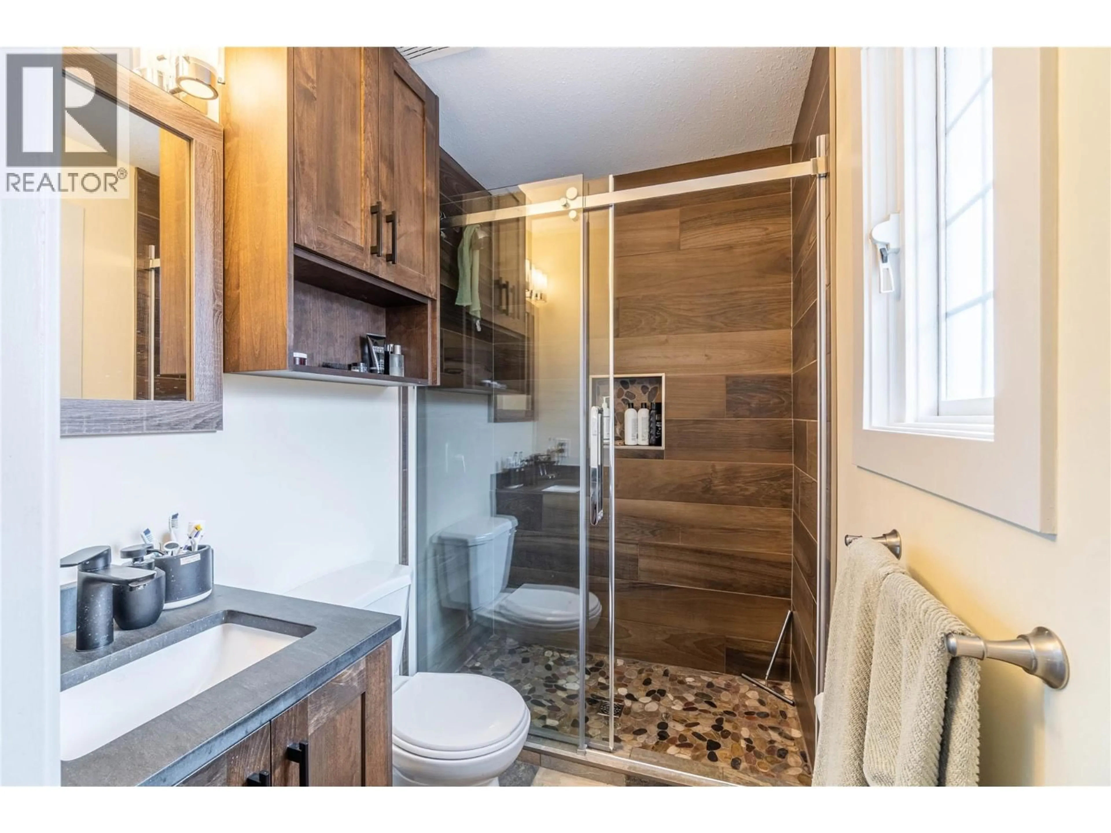Contemporary bathroom, ceramic/tile floor for 13 - 2020 VAN HORNE DRIVE, Kamloops British Columbia V1S1G3