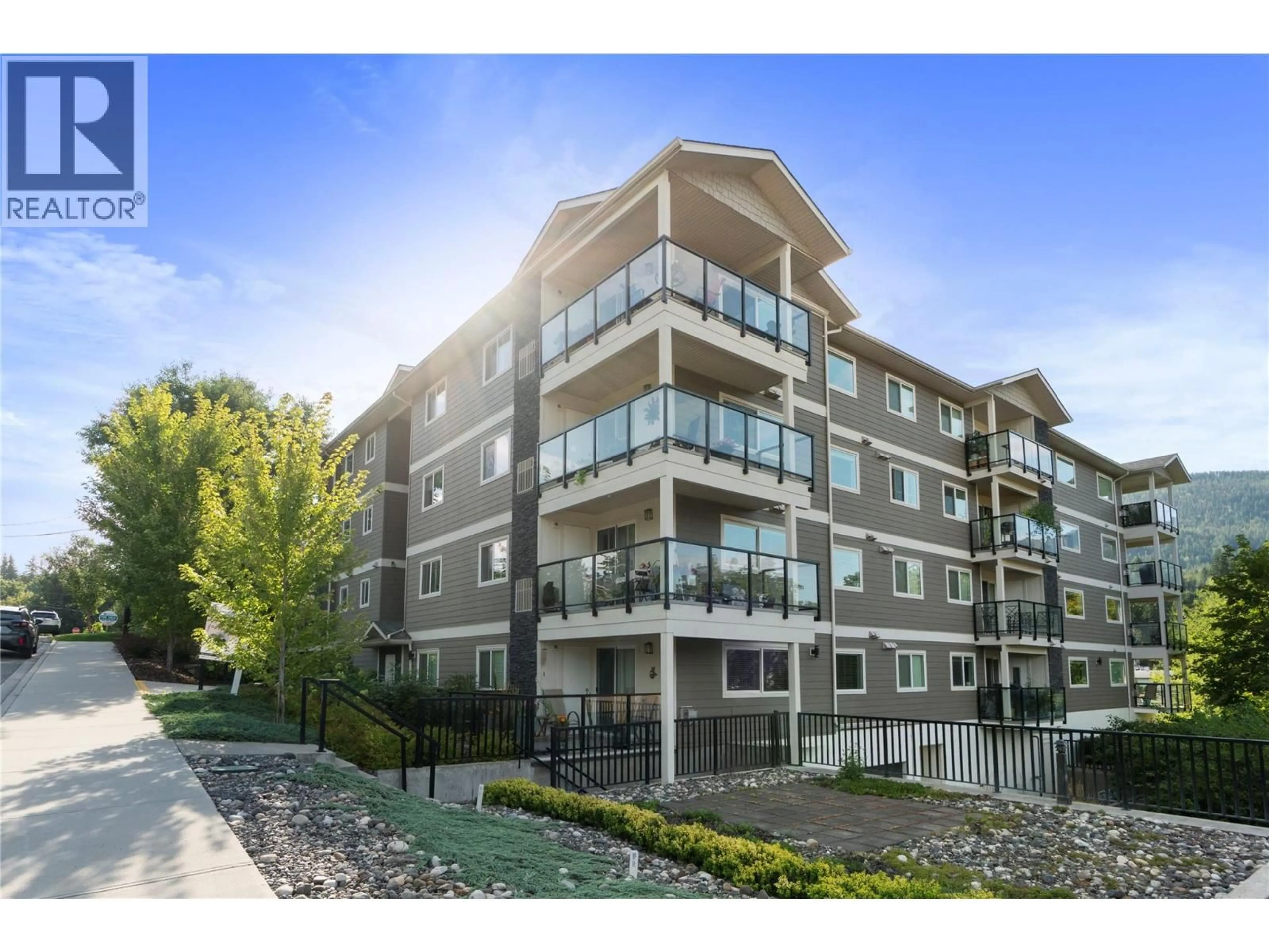 A pic from outside/outdoor area/front of a property/back of a property/a pic from drone, building for 202 - 330 4TH AVENUE SOUTHEAST, Salmon Arm British Columbia V1E0E2