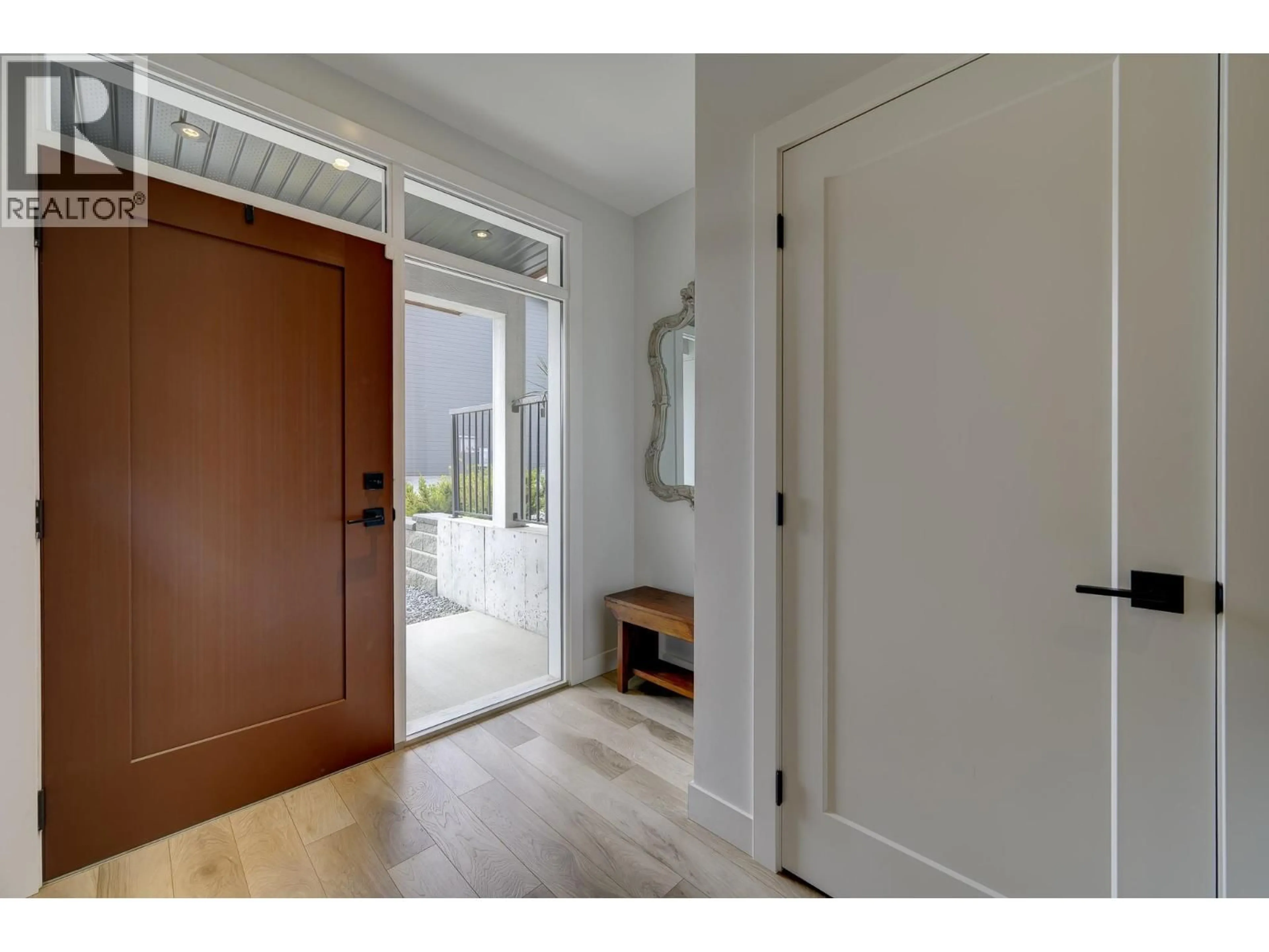 Indoor entryway for 124 RIVER GATE DRIVE, Kamloops British Columbia V2H0E4