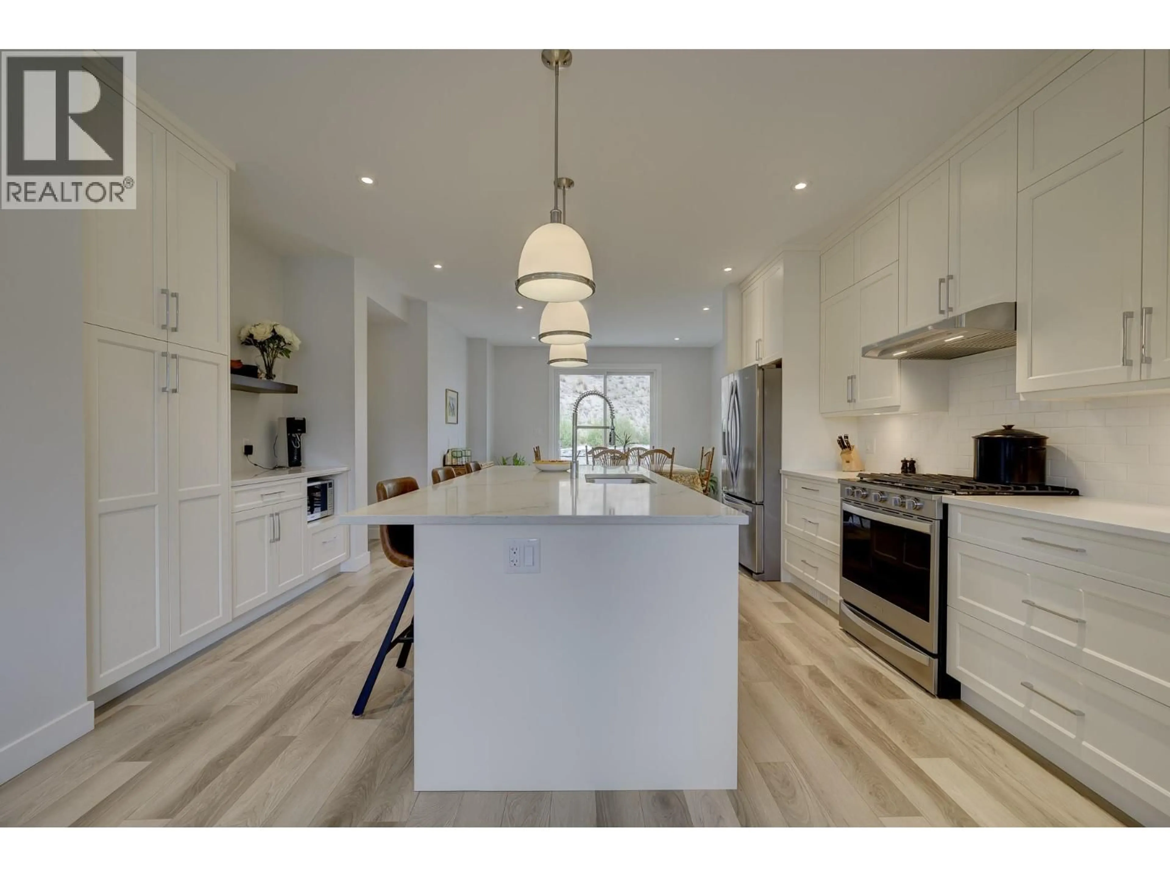 Open concept kitchen, unknown for 124 RIVER GATE DRIVE, Kamloops British Columbia V2H0E4