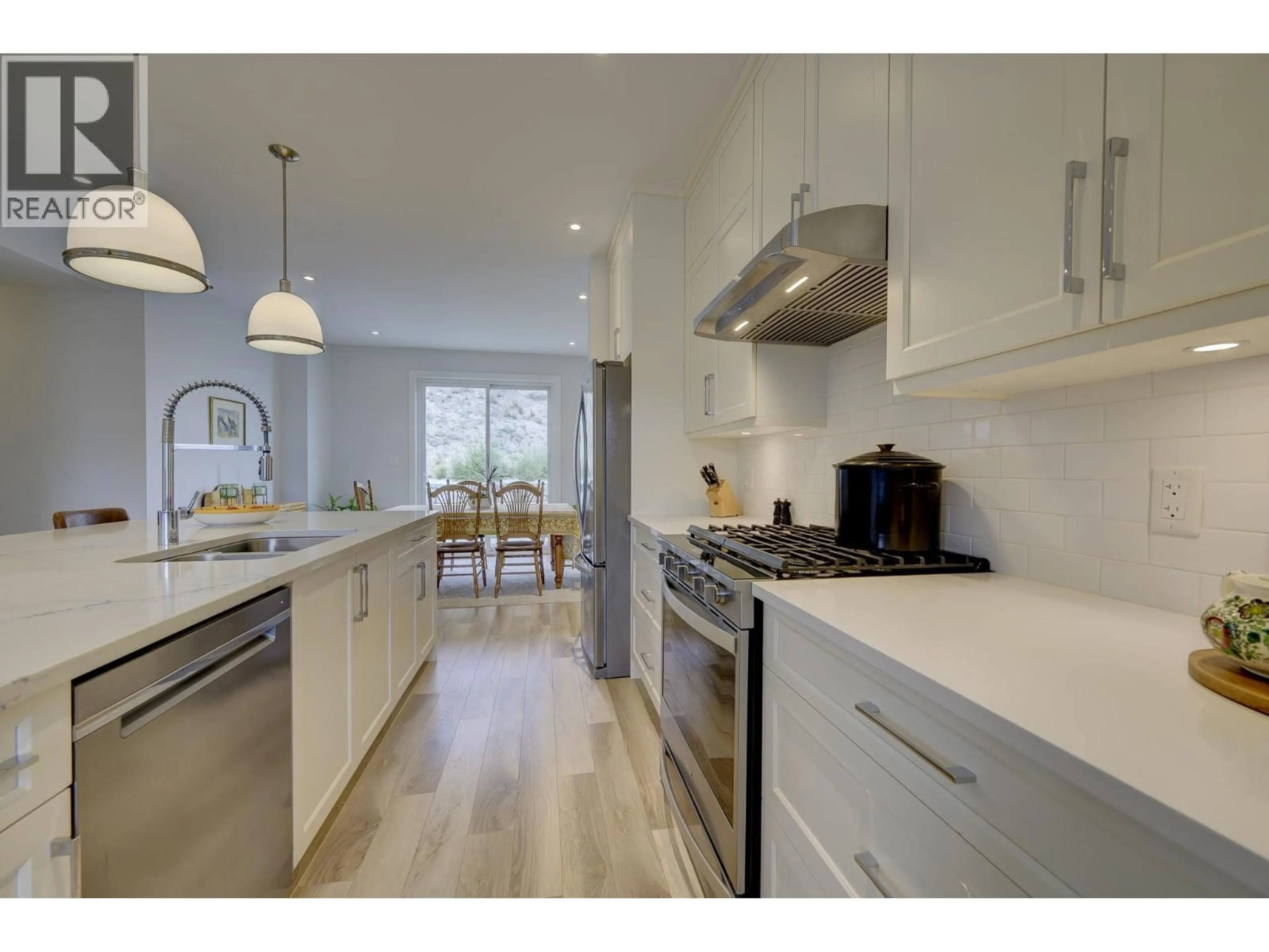 Open concept kitchen, unknown for 124 RIVER GATE DRIVE, Kamloops British Columbia V2H0E4