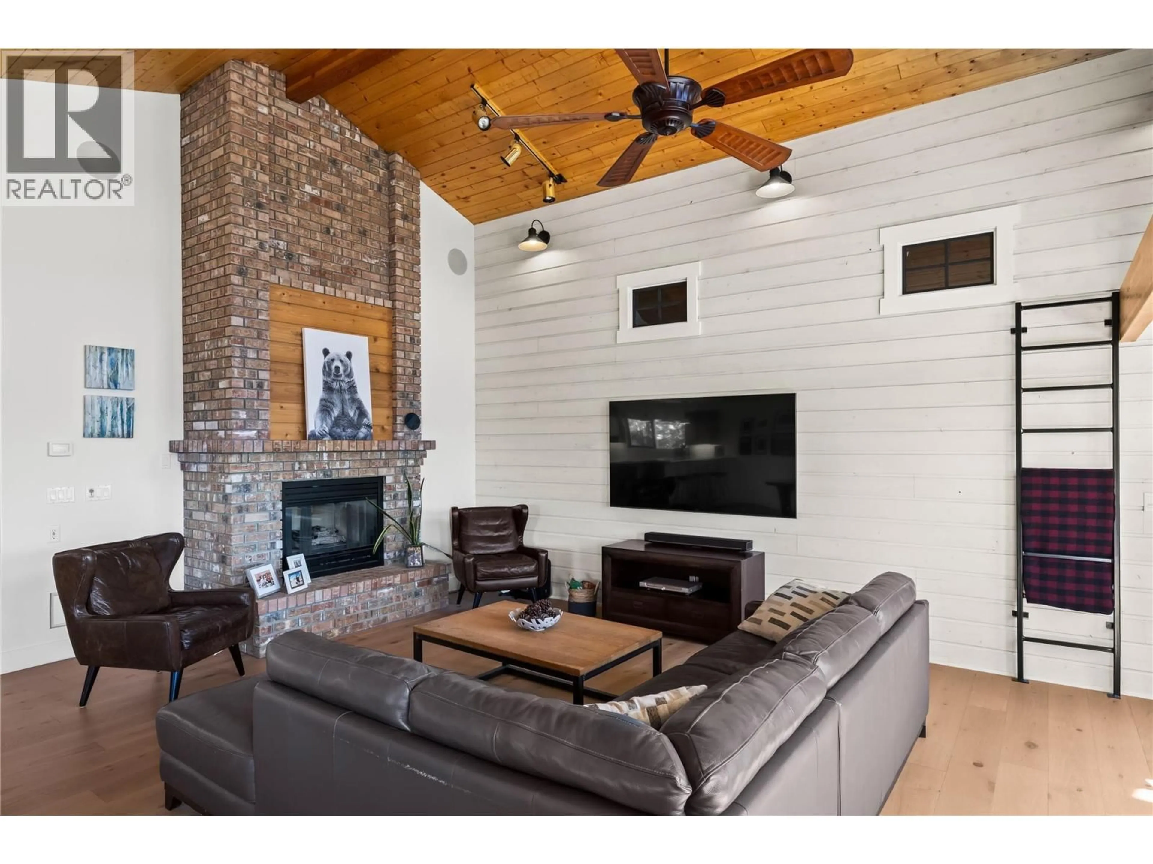 Home theater for 3700 JEAN ROAD, Kelowna British Columbia V1W4C9