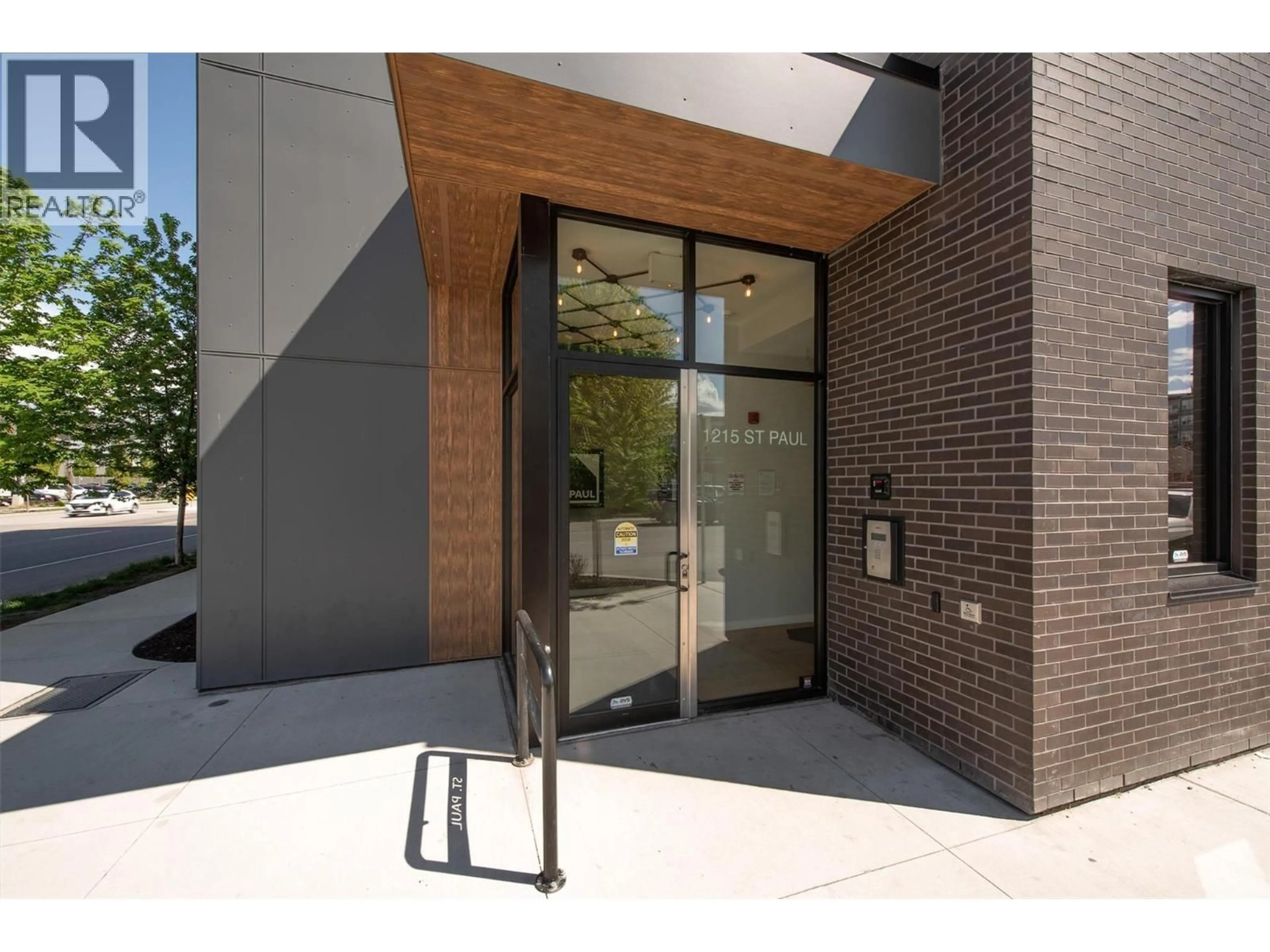 Indoor foyer for 609 - 1215 ST PAUL STREET, Kelowna British Columbia V1Y2C7