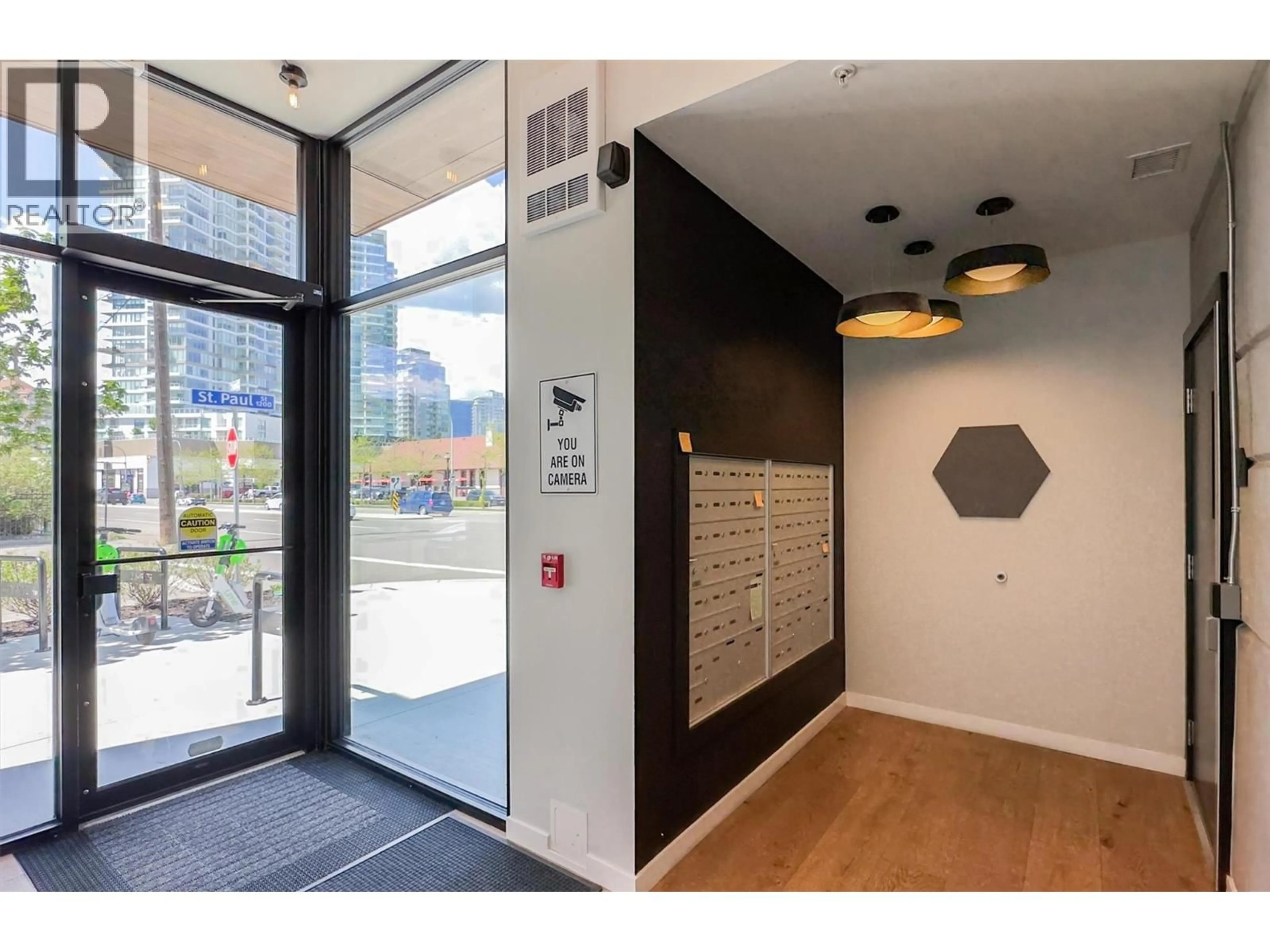 Indoor foyer for 609 - 1215 ST PAUL STREET, Kelowna British Columbia V1Y2C7