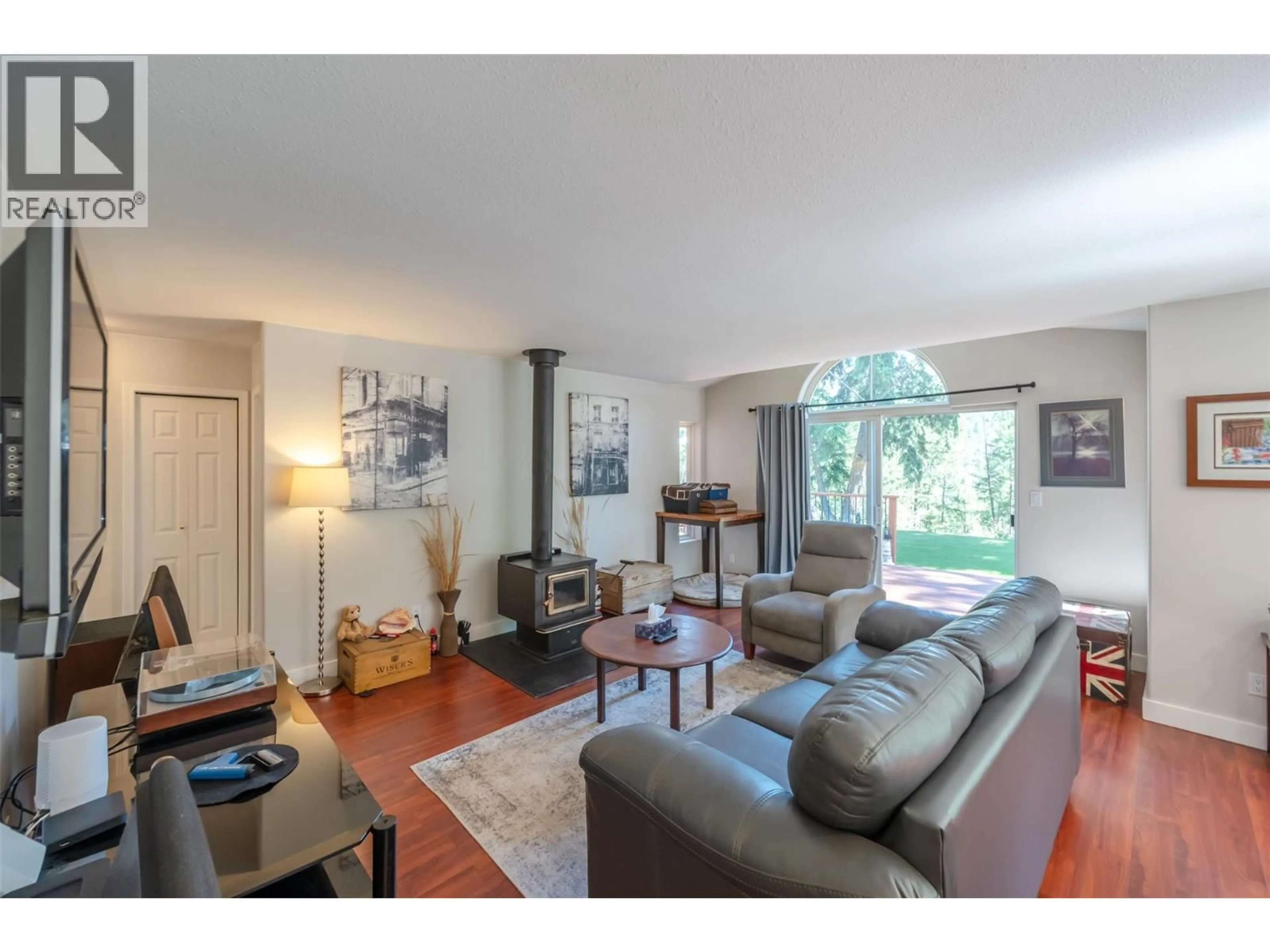 Living room with furniture, unknown for 8097 PRINCETON SUMMERLAND ROAD, Summerland British Columbia V0H1Z8