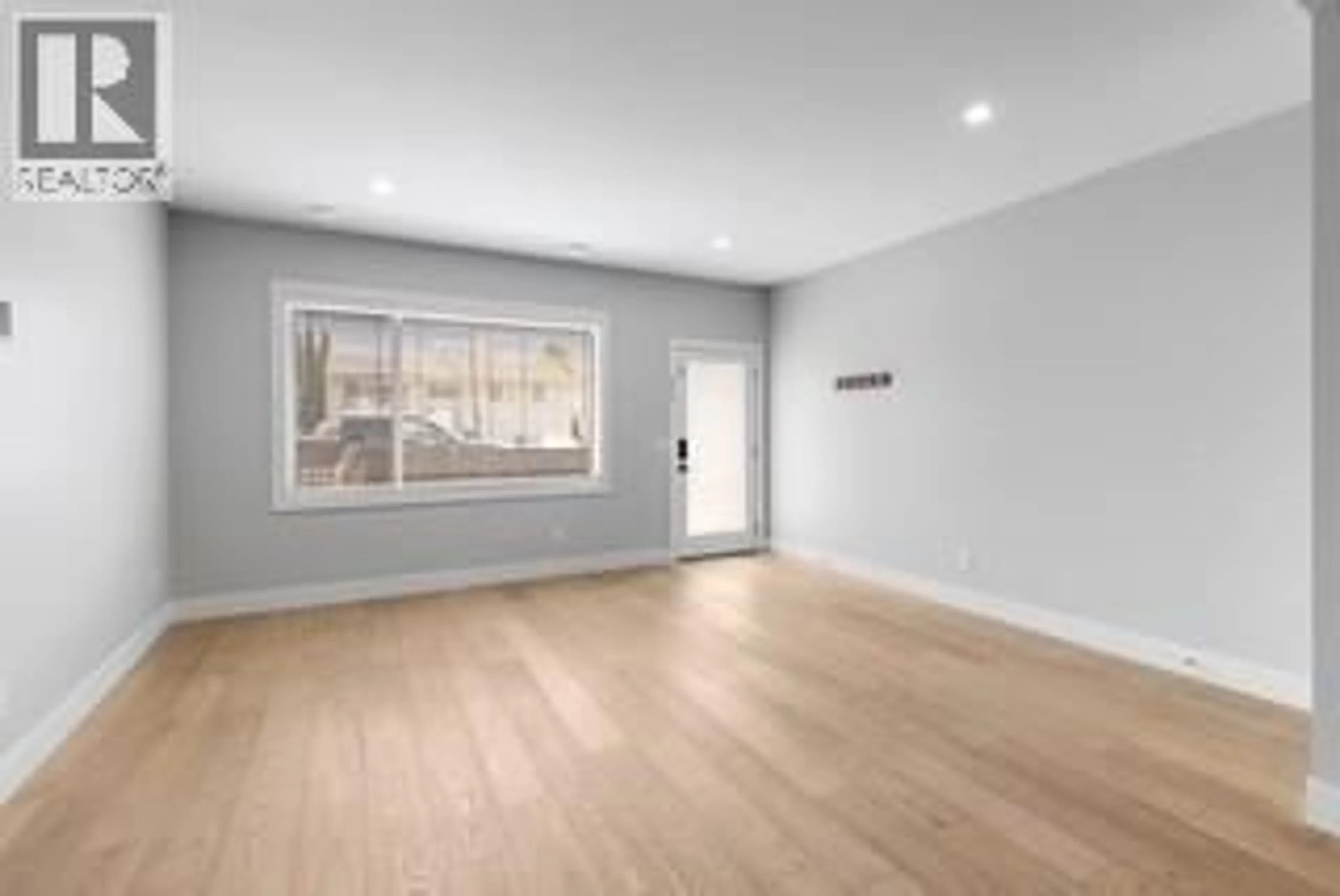 A pic of a room for 728 COOPLAND CRESCENT, Kelowna British Columbia v1Y2V1