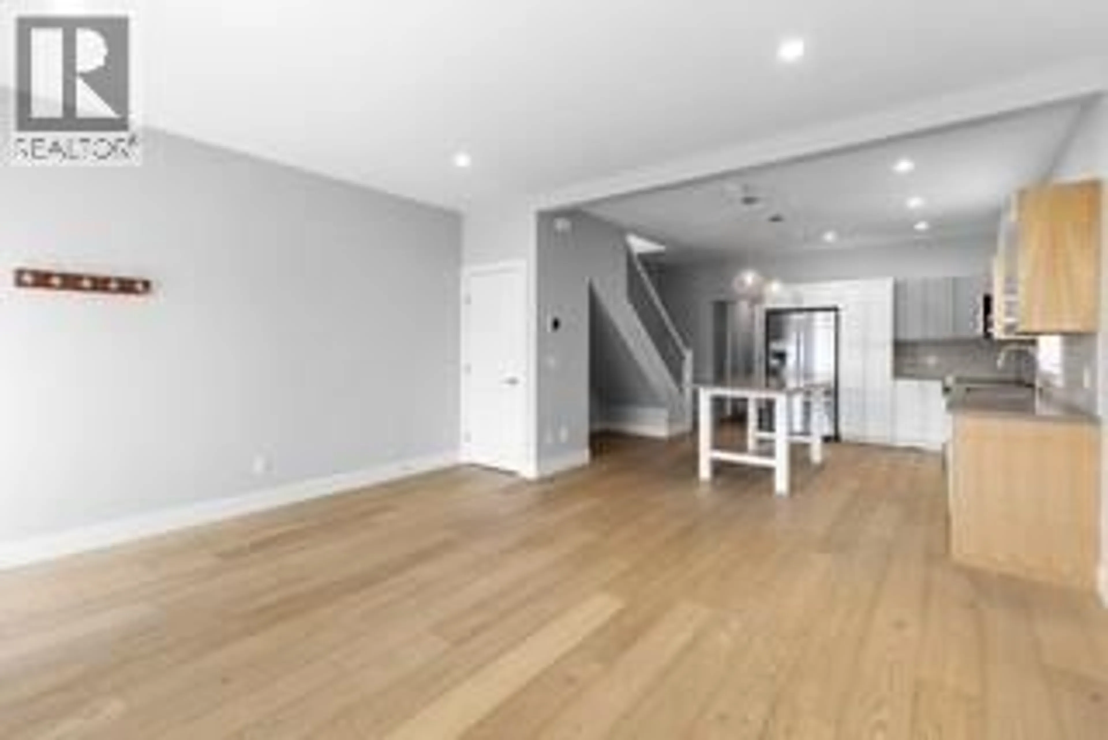 A pic of a room for 728 COOPLAND CRESCENT, Kelowna British Columbia v1Y2V1