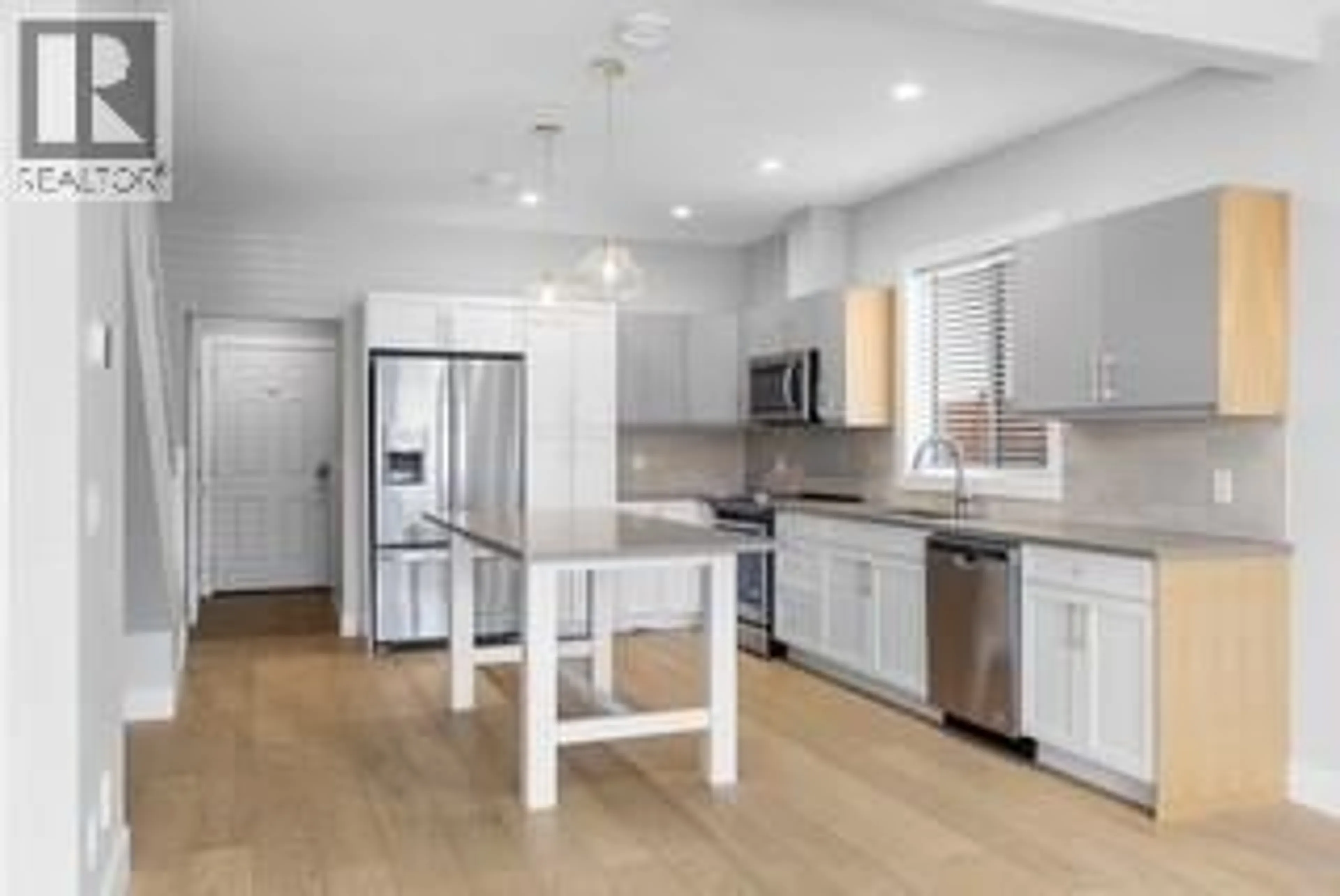 Open concept kitchen, unknown for 728 COOPLAND CRESCENT, Kelowna British Columbia v1Y2V1