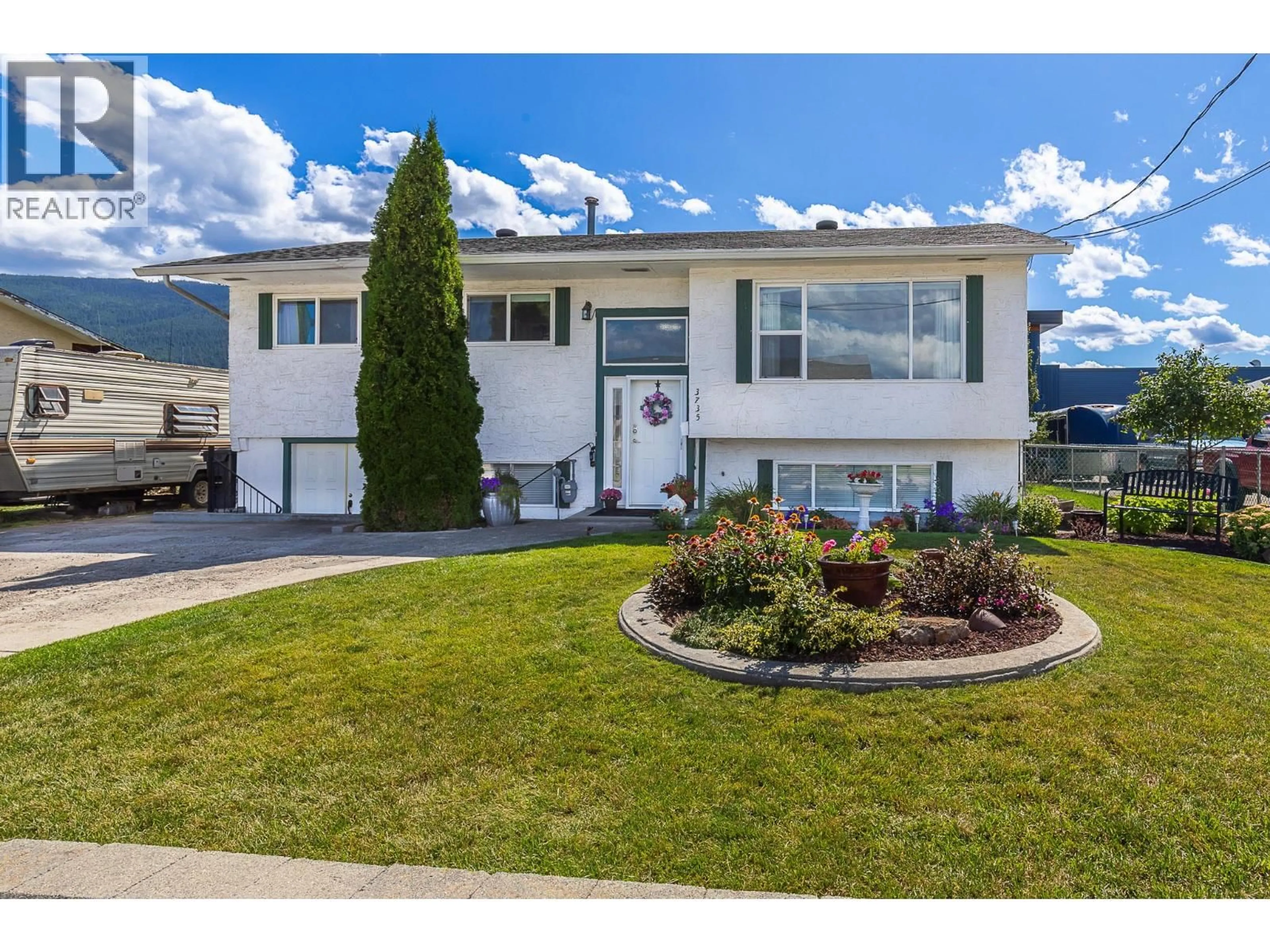 Home with vinyl exterior material, unknown for 3735 PATTEN CRESCENT, Armstrong British Columbia V4Y0H9