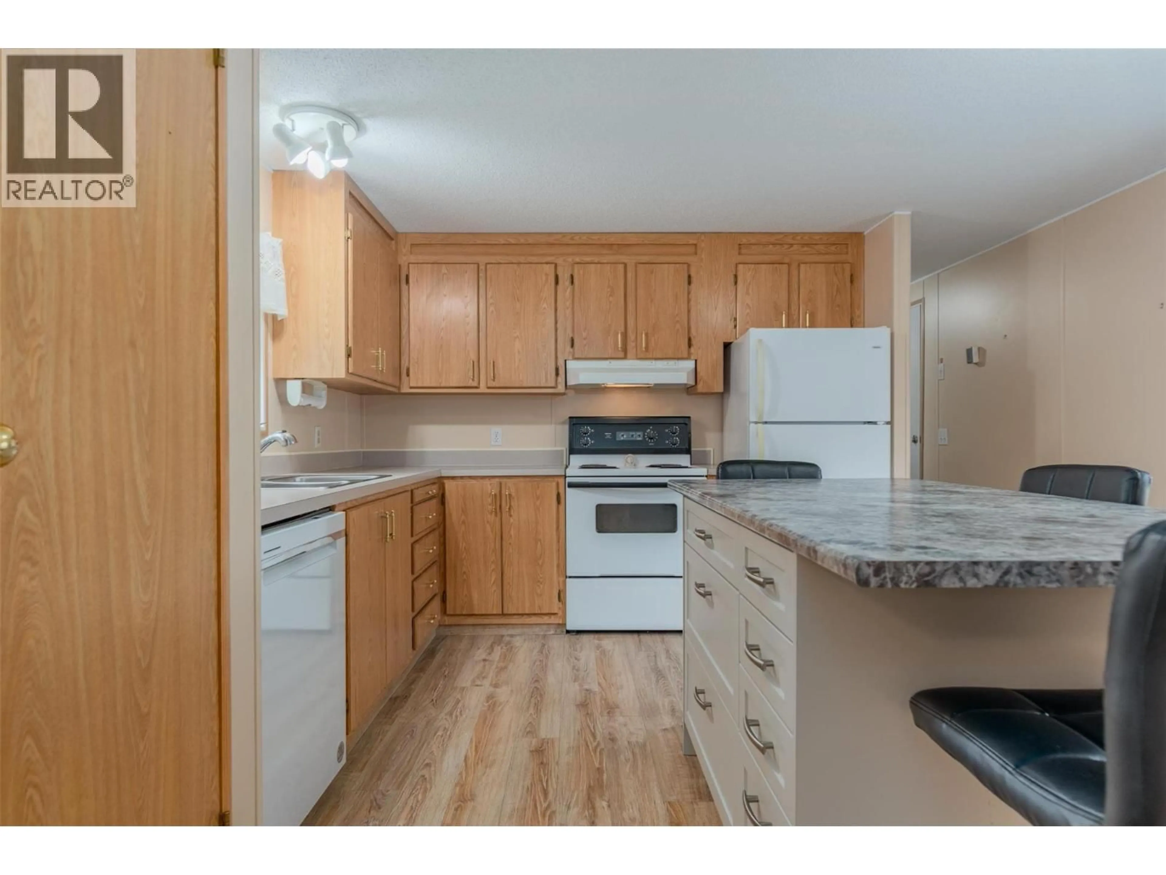 Standard kitchen, wood/laminate floor for 4 - 3080 HIGHWAY DRIVE, Trail British Columbia V1R2T3
