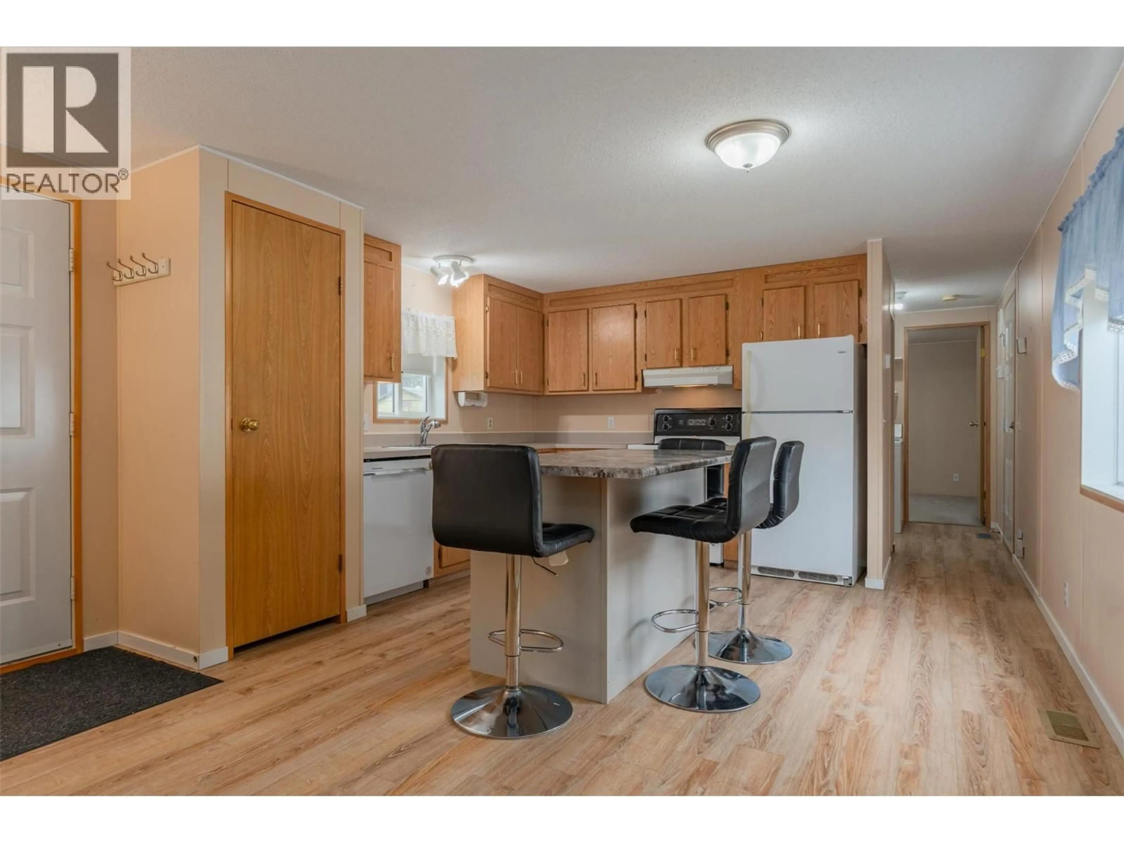 Standard kitchen, wood/laminate floor for 4 - 3080 HIGHWAY DRIVE, Trail British Columbia V1R2T3