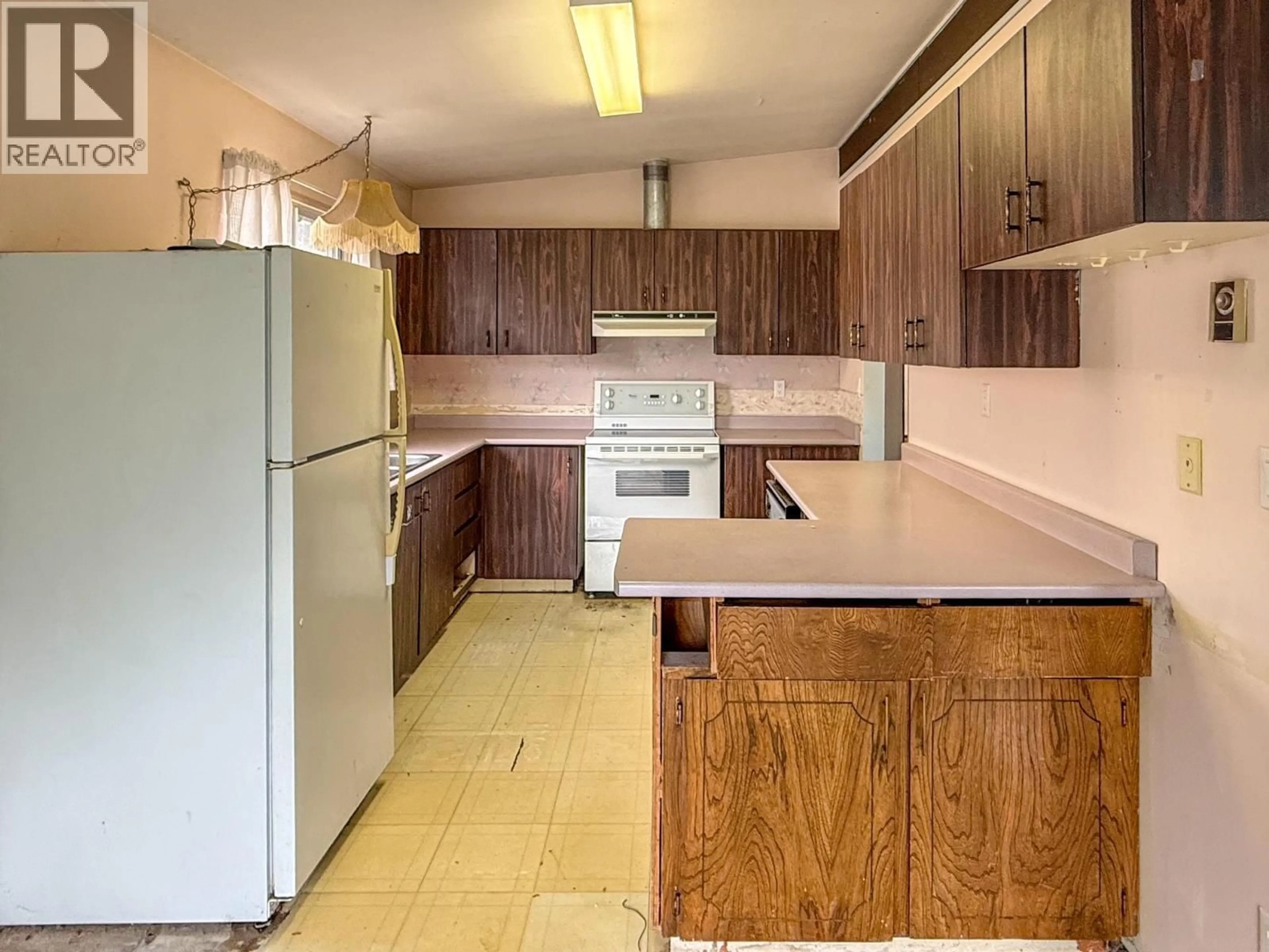 Standard kitchen, unknown for 371 MULBERRY AVENUE, Kamloops British Columbia V2B2P9