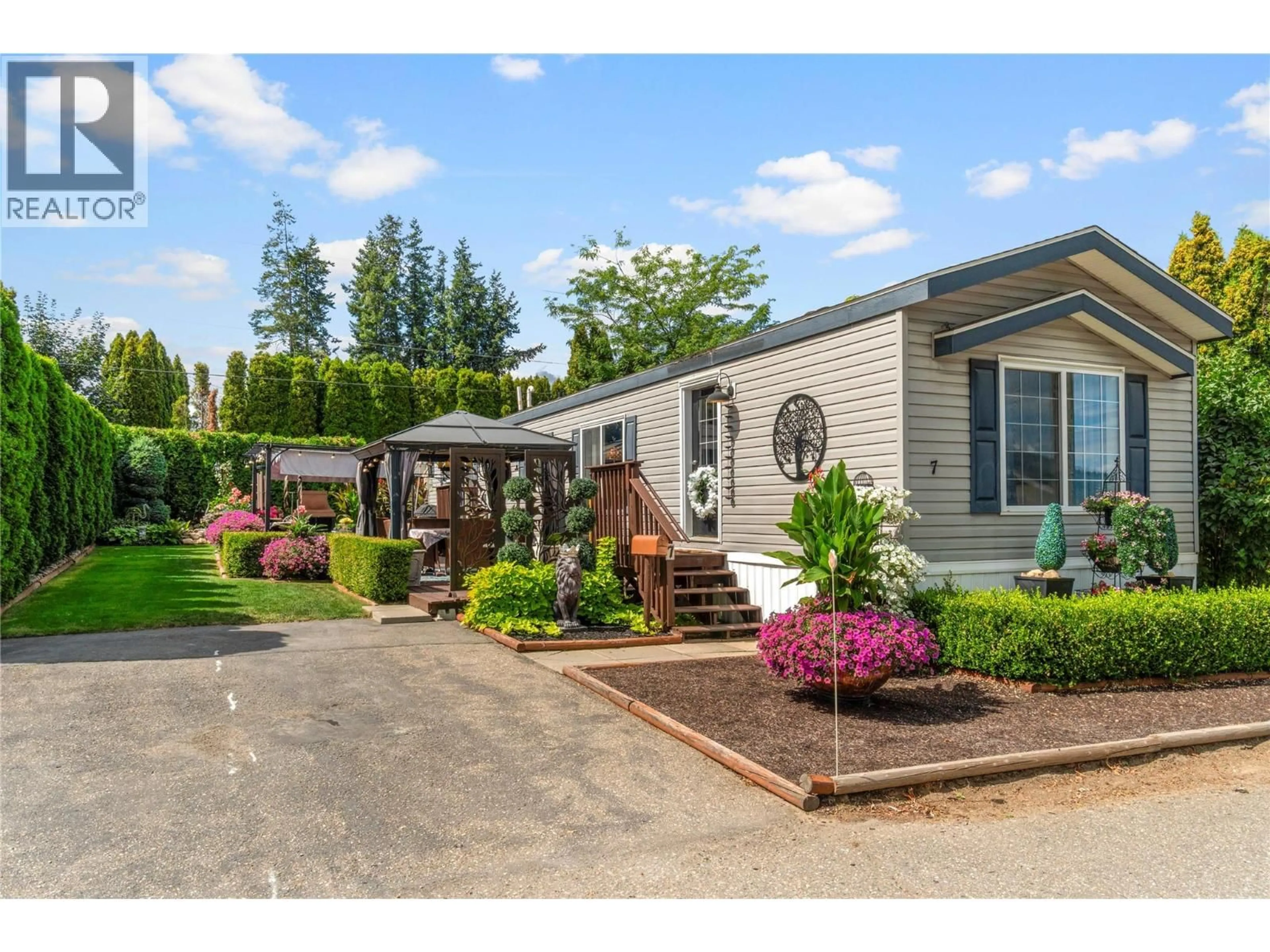 Home with vinyl exterior material, street for 7 - 3350 10TH AVENUE NORTHEAST, Salmon Arm British Columbia V1E1J6