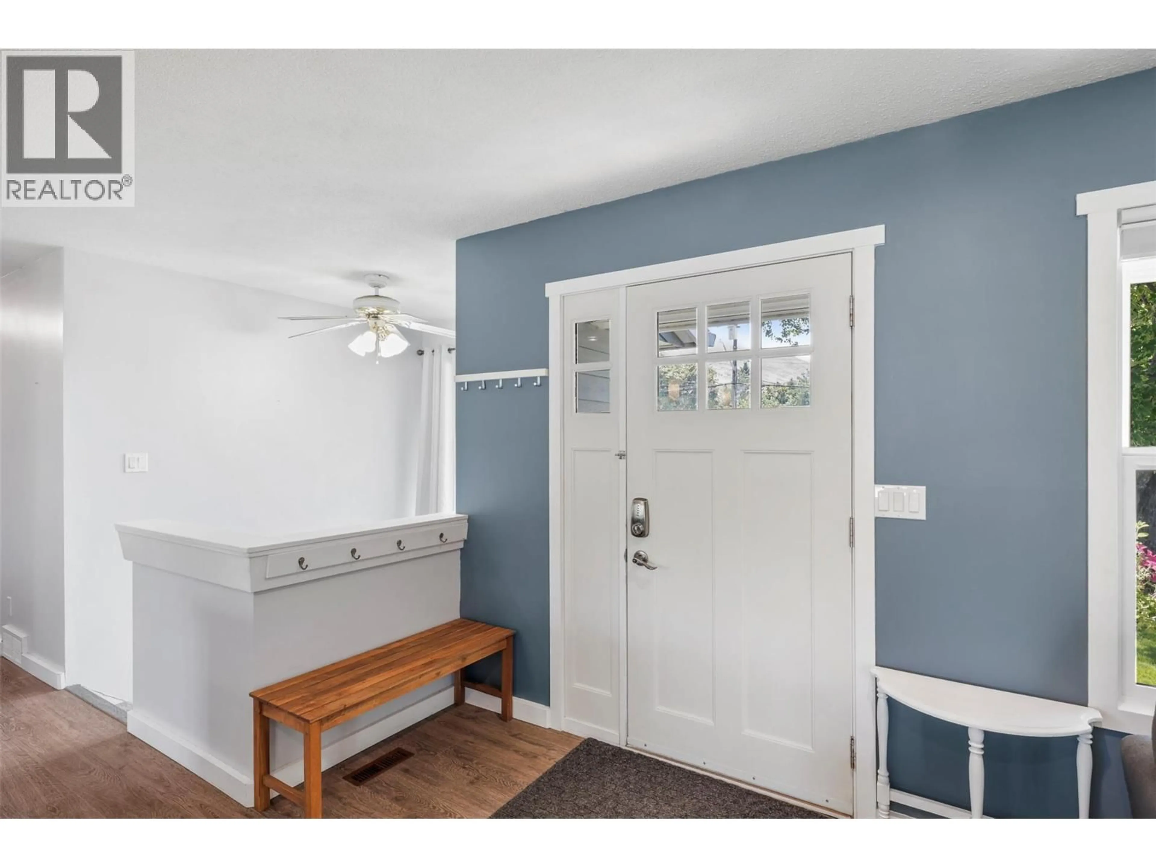 Indoor entryway for 334 REIGHMOUNT DRIVE, Kamloops British Columbia V2H1M2