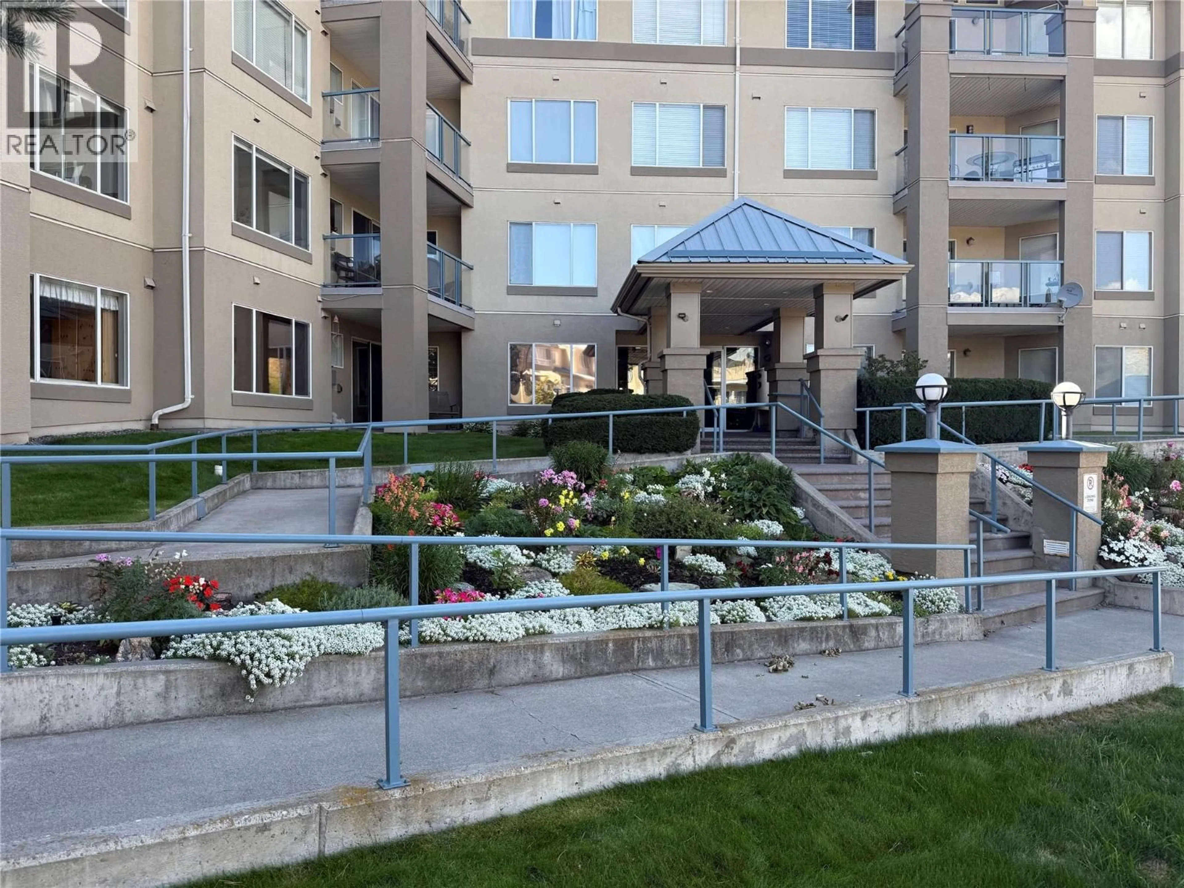 Patio, unknown for 108 - 970 LORNE STREET, Kamloops British Columbia V2C1W9
