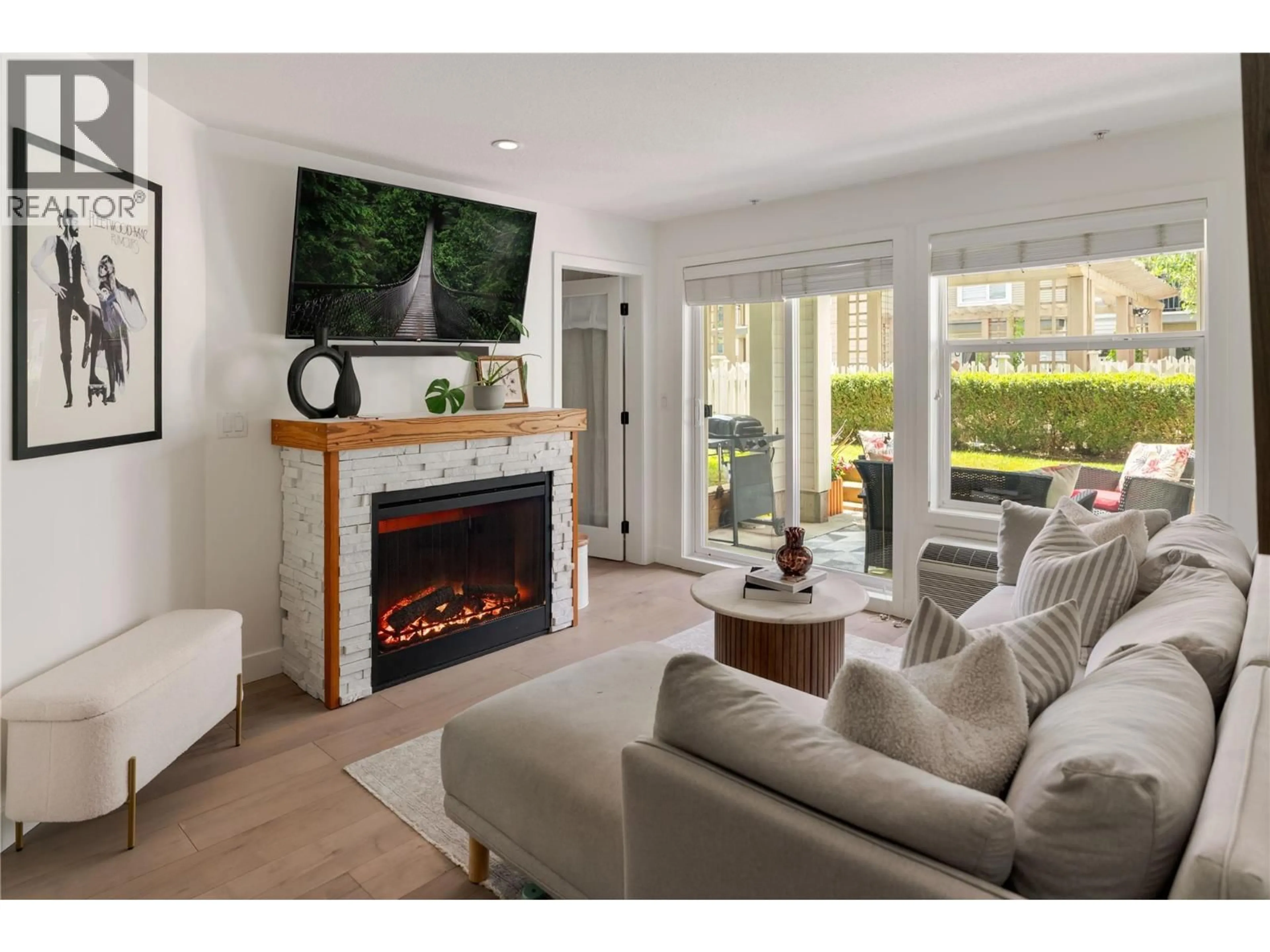 Living room with furniture, unknown for 105 - 539 YATES ROAD, Kelowna British Columbia V1V2T8