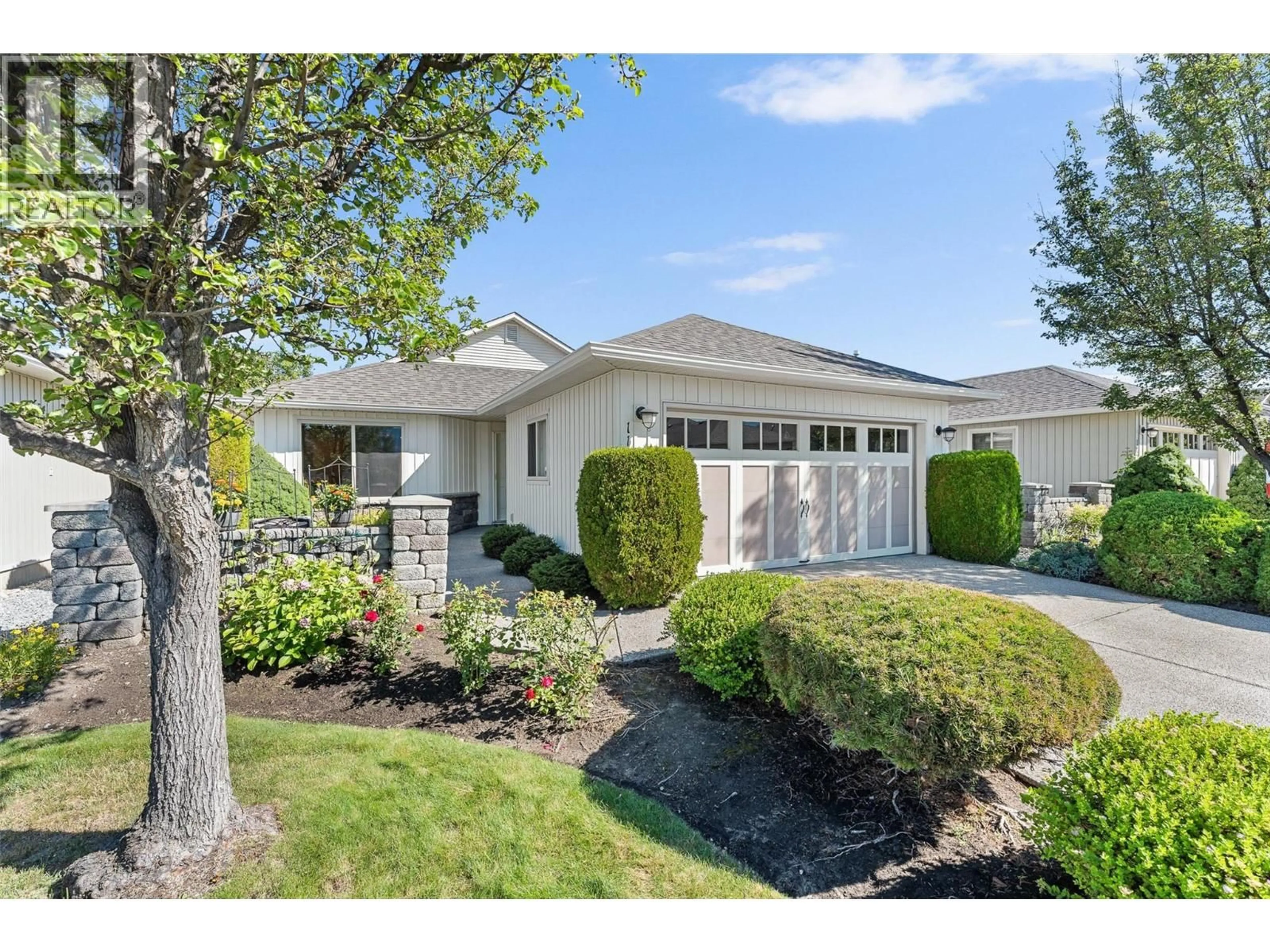 Home with vinyl exterior material, street for 115 - 1405 GUISACHAN PLACE, Kelowna British Columbia V1Y9X8