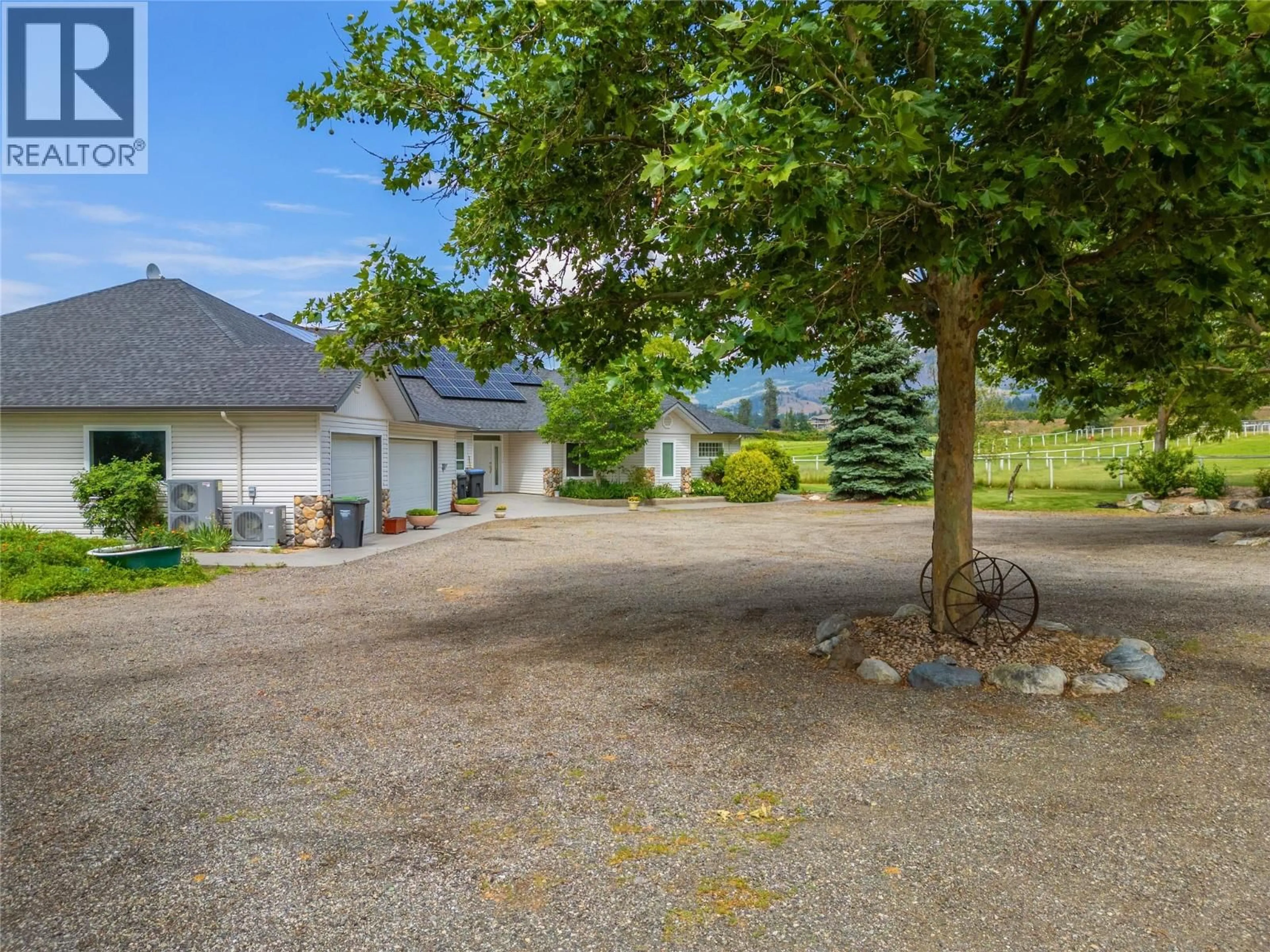 A pic from outside/outdoor area/front of a property/back of a property/a pic from drone, unknown for 2457 BELGO ROAD, Kelowna British Columbia V1P1E2