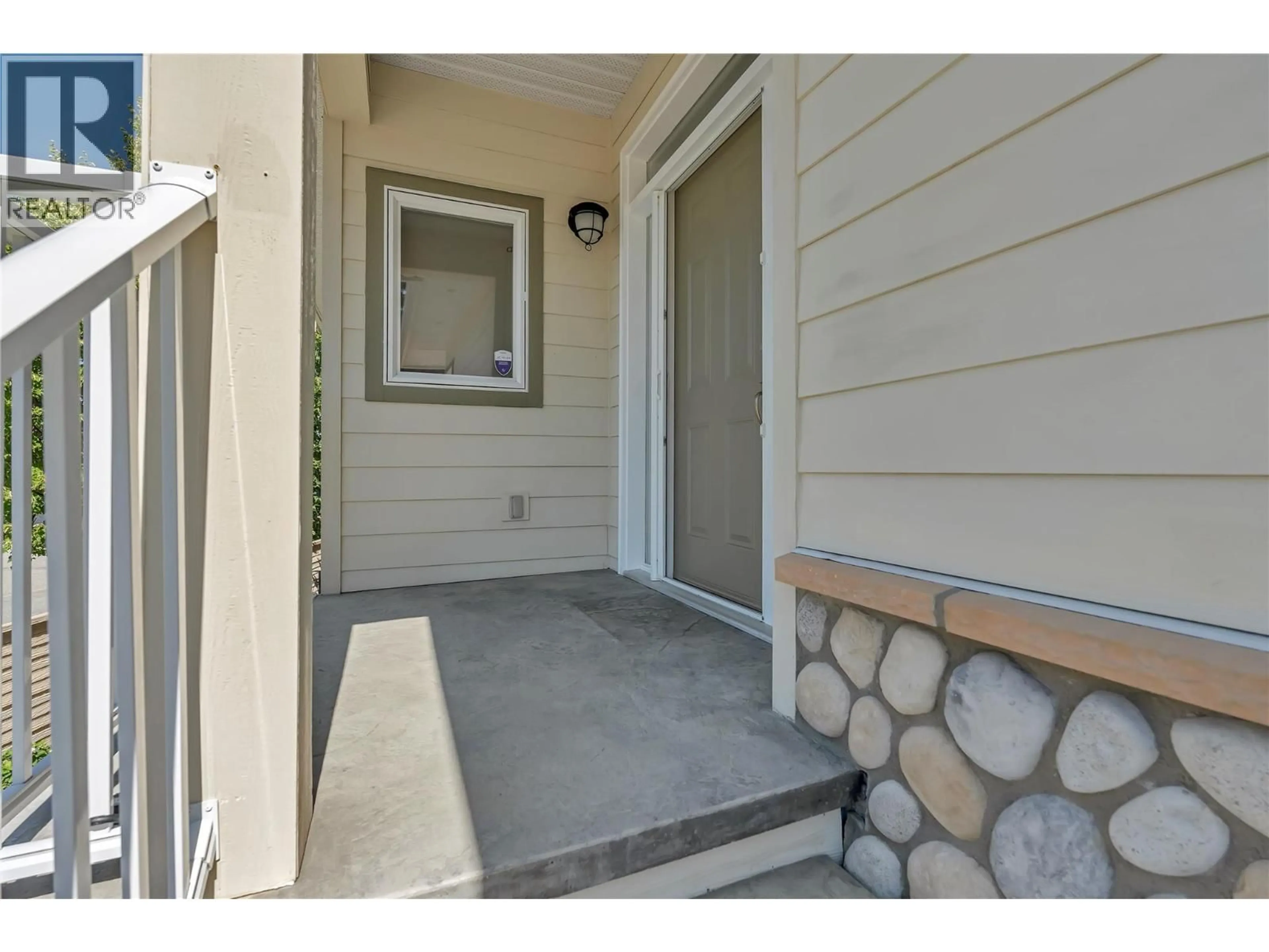 Indoor entryway for 185 - 170 STOCKS CRESCENT, Penticton British Columbia V2A8P6