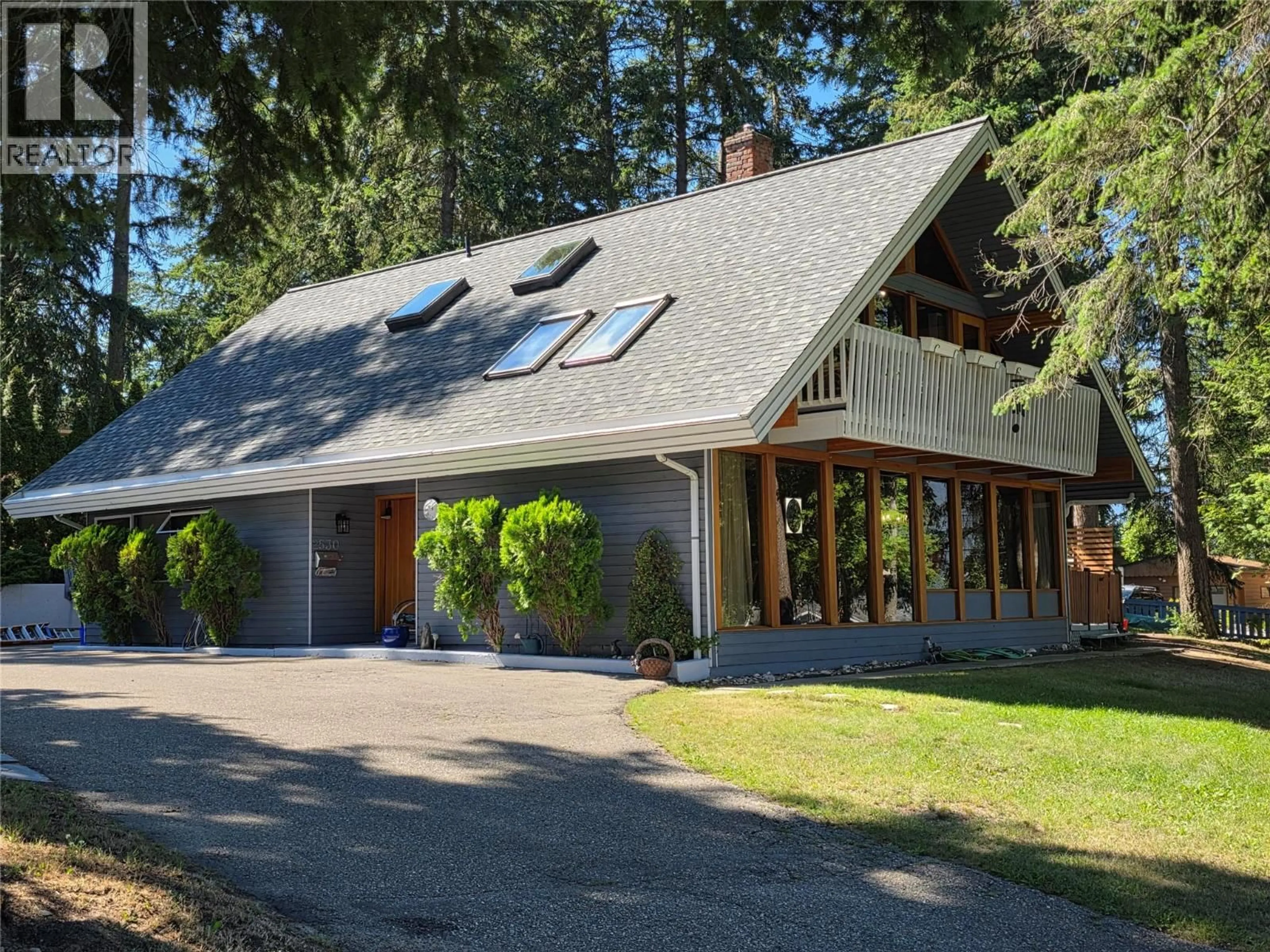 Home with vinyl exterior material, street for 2530 4 AVENUE NORTHEAST, Salmon Arm British Columbia V1E2A7