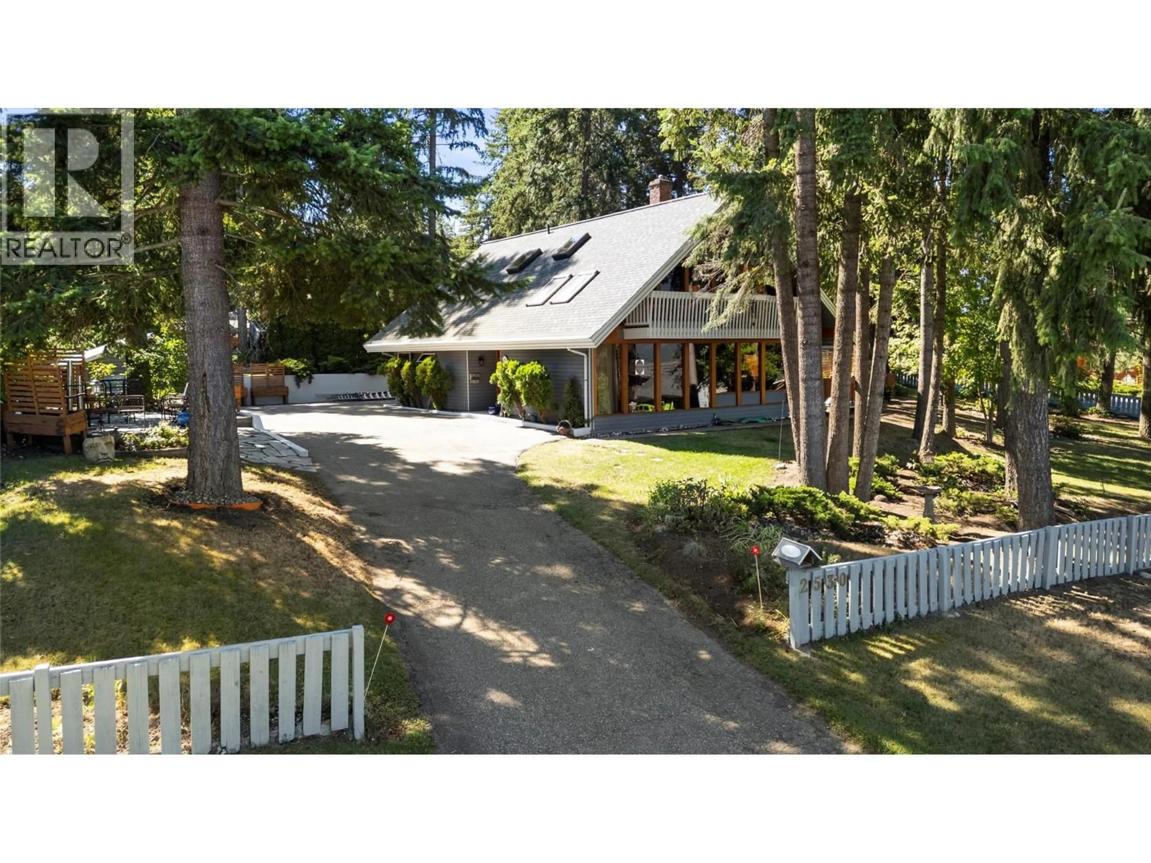 A pic from outside/outdoor area/front of a property/back of a property/a pic from drone, unknown for 2530 4 AVENUE NORTHEAST, Salmon Arm British Columbia V1E2A7