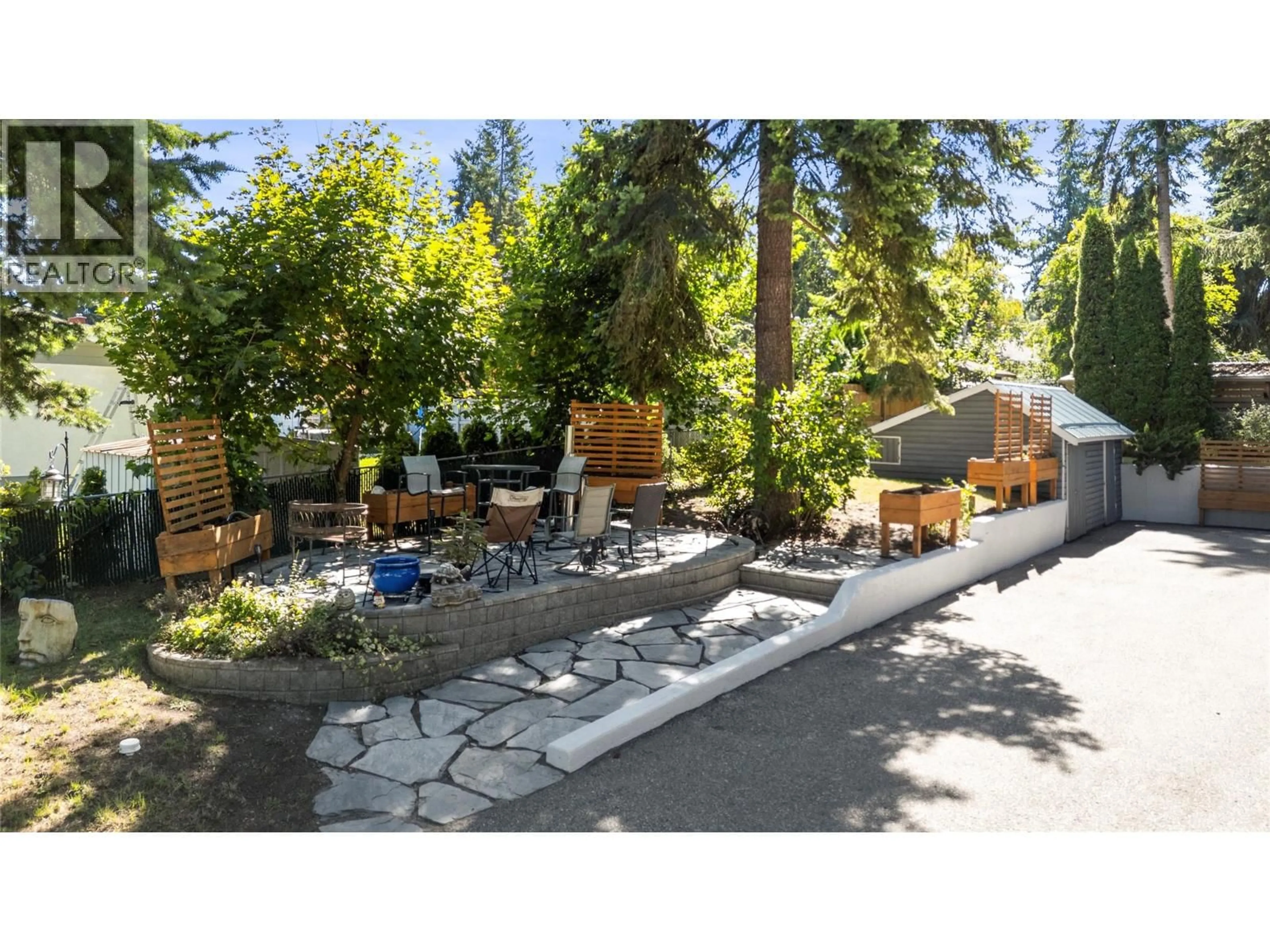 Patio, street for 2530 4 AVENUE NORTHEAST, Salmon Arm British Columbia V1E2A7