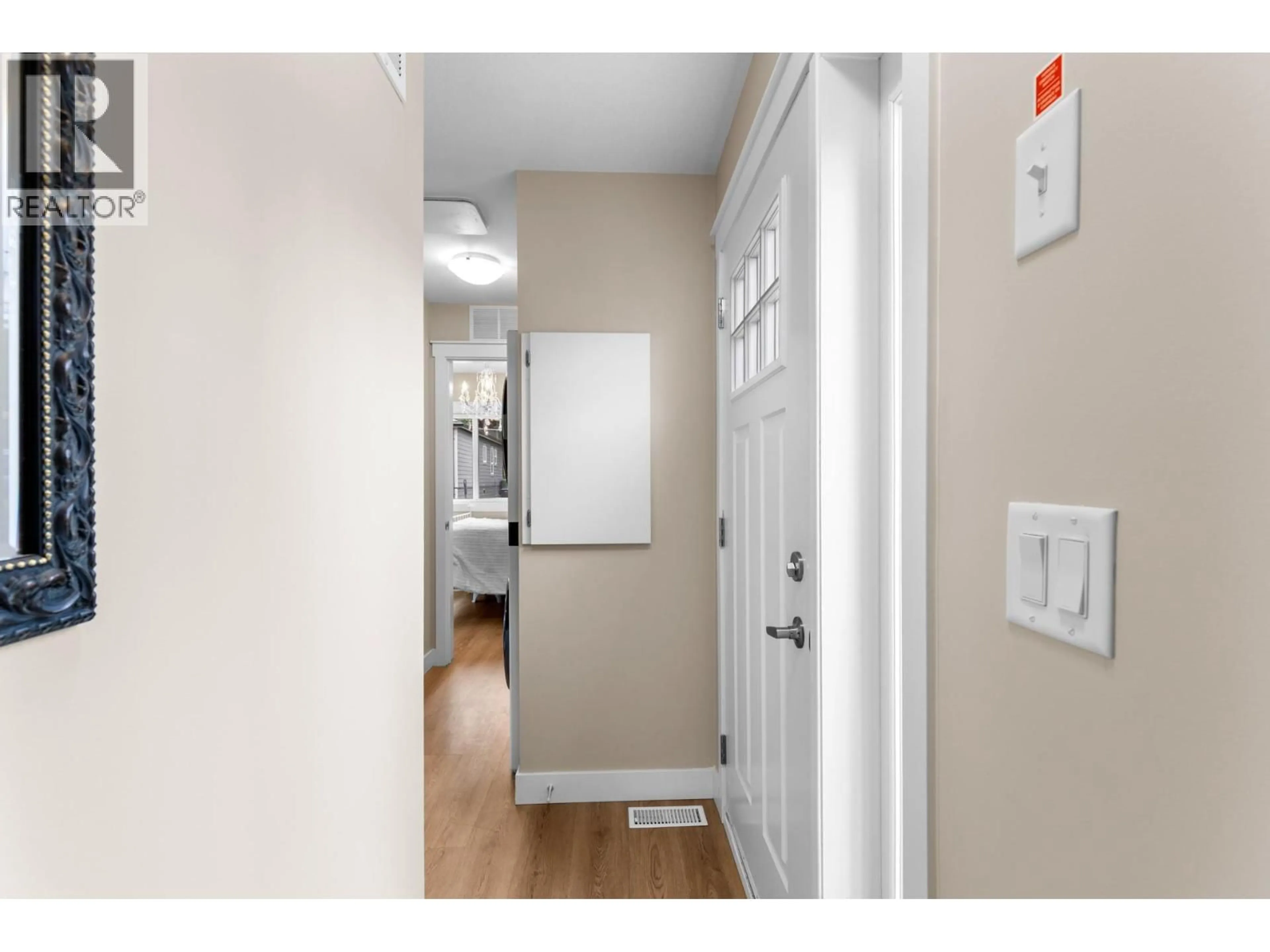Indoor entryway for 101 - 4075 MCCLAIN ROAD, Kelowna British Columbia V1W4R4