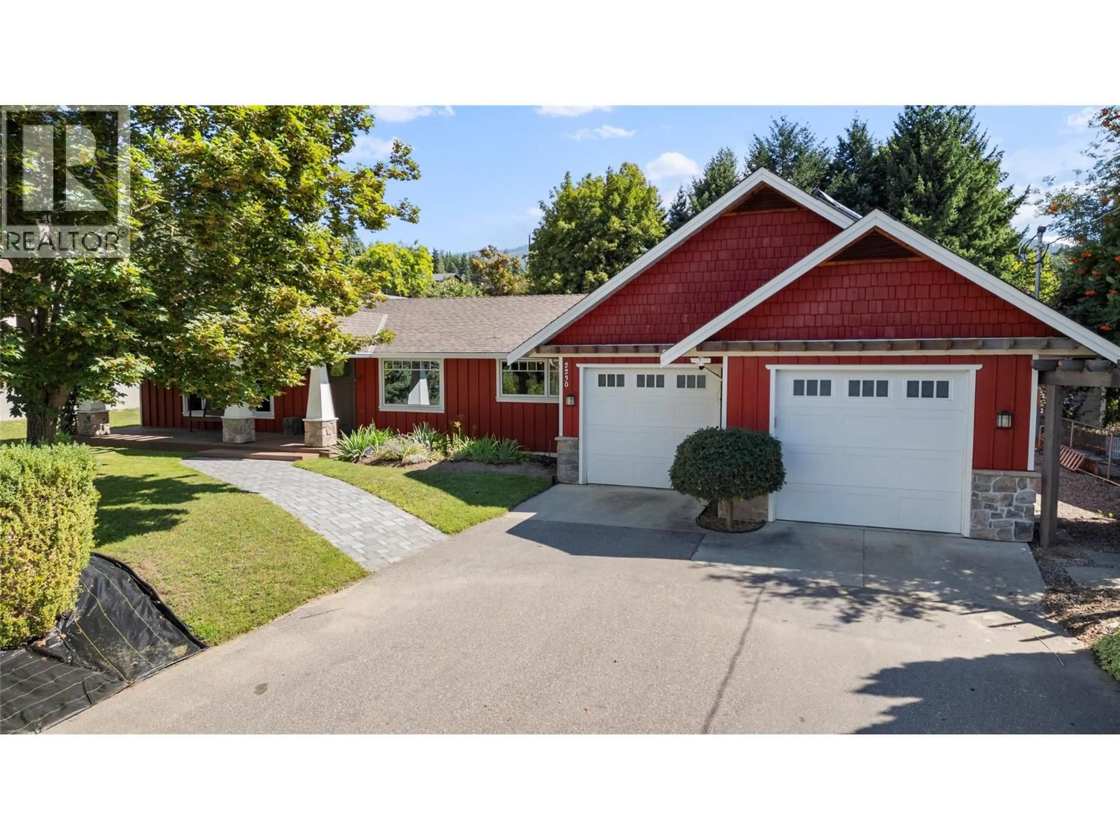 Home with vinyl exterior material, street for 2230 28 STREET NORTHEAST, Salmon Arm British Columbia V1E3E1