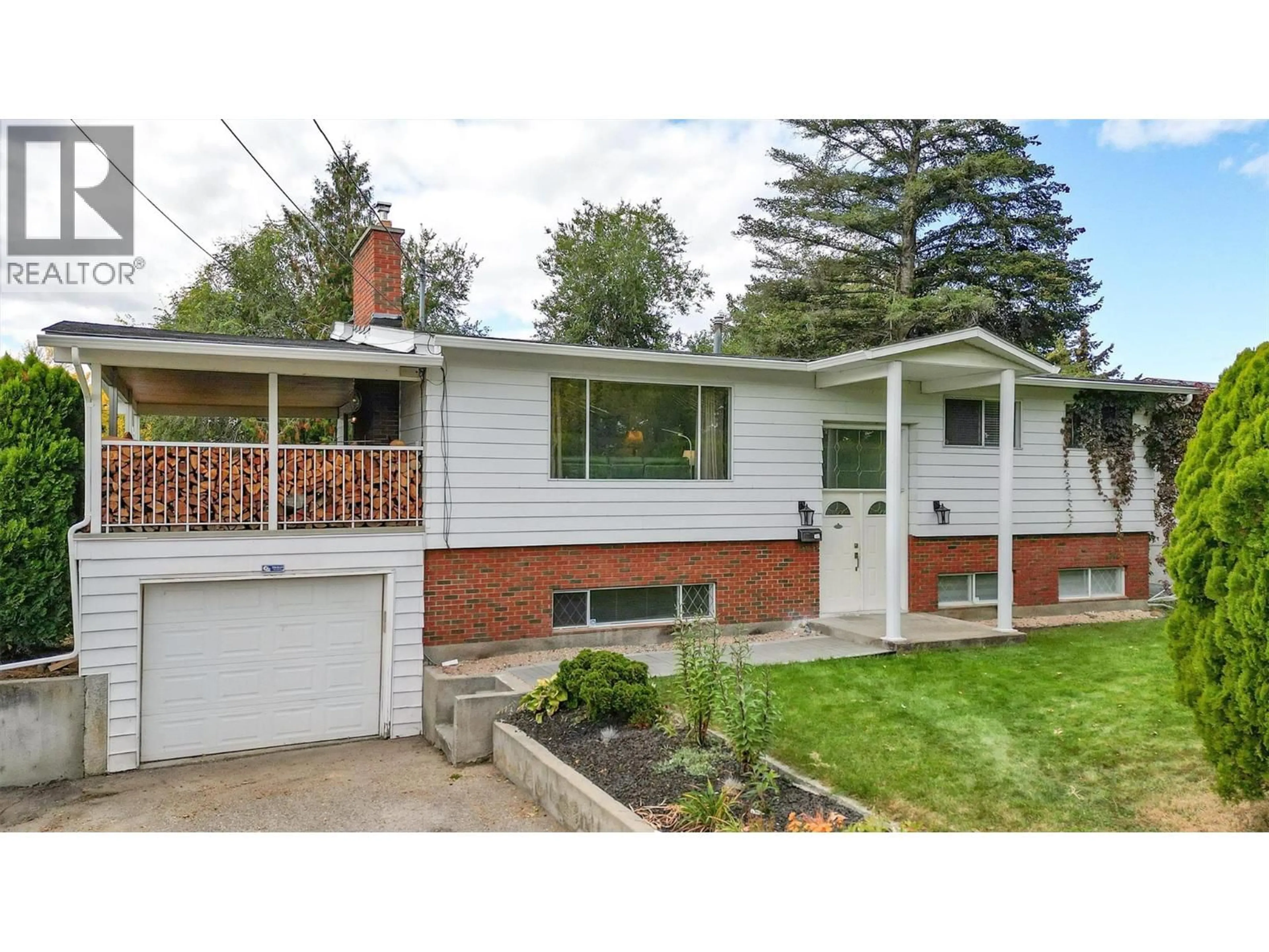 Home with vinyl exterior material, street for 830 MATT ROAD, Kelowna British Columbia V1X3W3