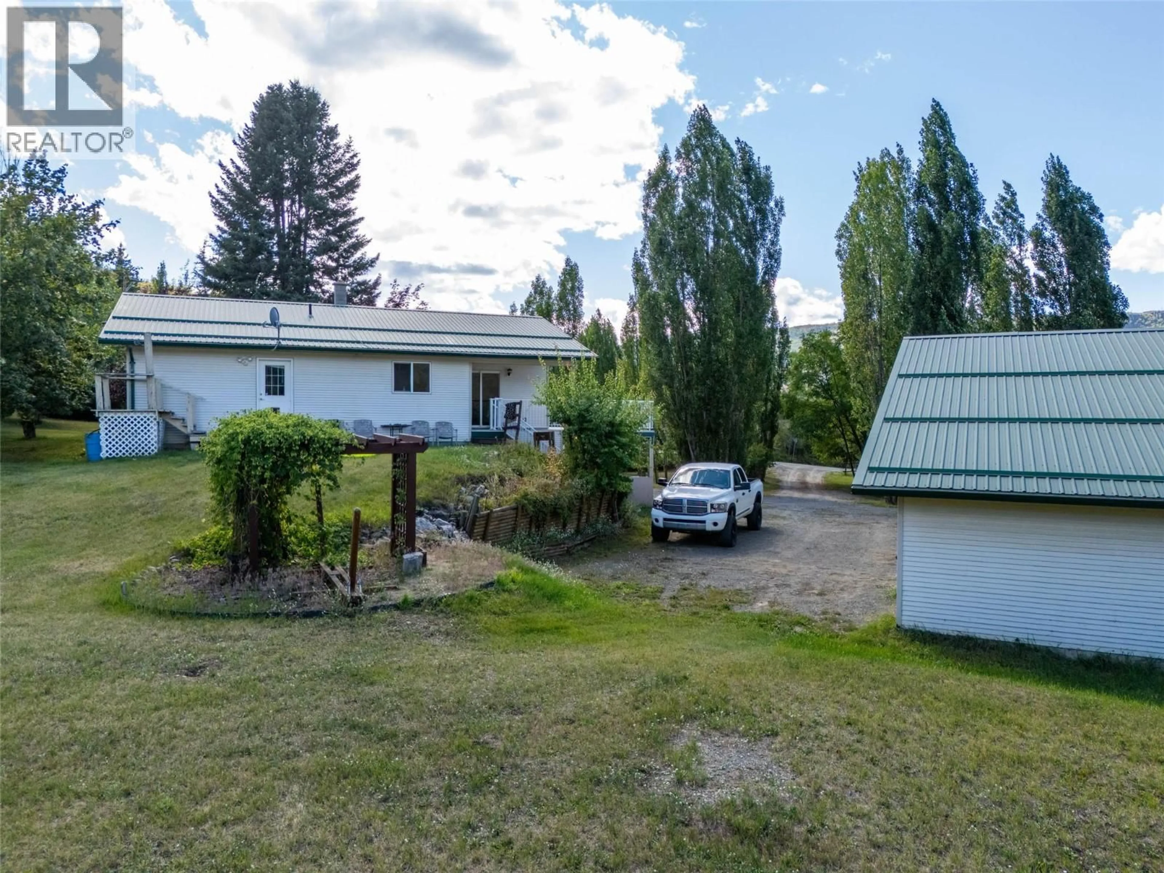 A pic from outside/outdoor area/front of a property/back of a property/a pic from drone, unknown for 3998 AGATE BAY ROAD, Barriere British Columbia V0E2E0
