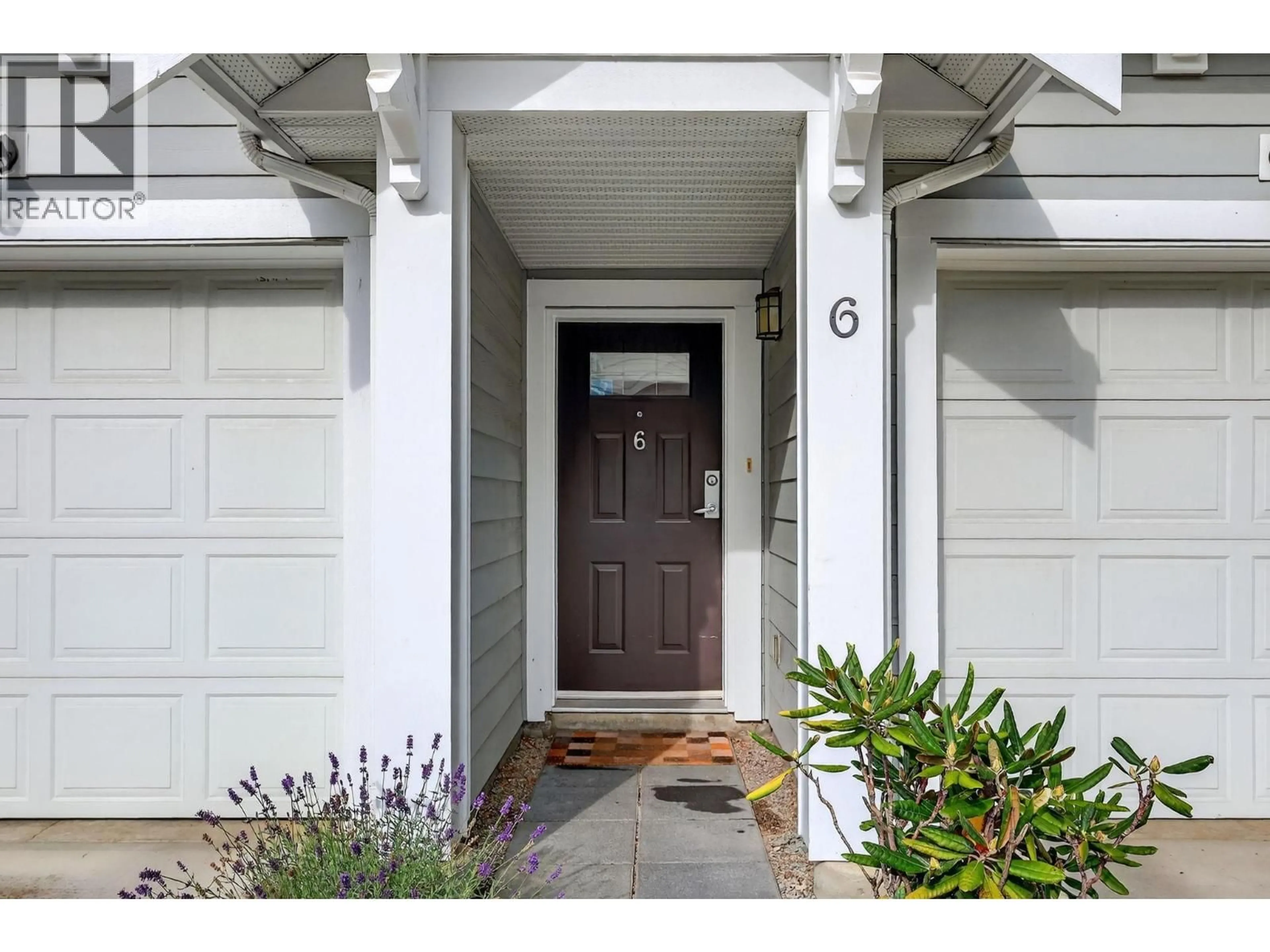 Indoor entryway for 6 - 1853 PARKVIEW CRESCENT, Kelowna British Columbia V1X8A3