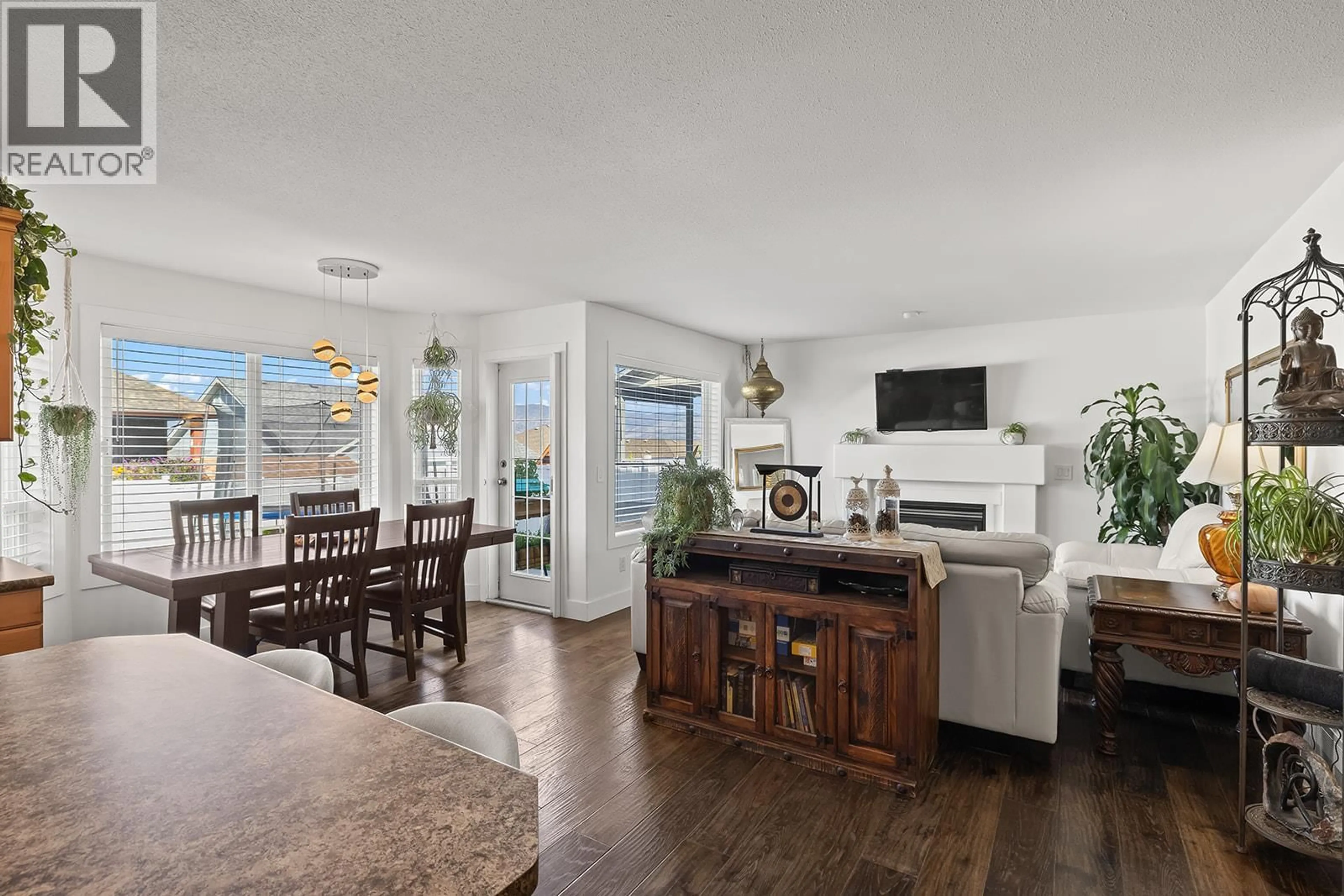Open concept kitchen, unknown for 606 SOUTH CREST DRIVE, Kelowna British Columbia V1W4Y6