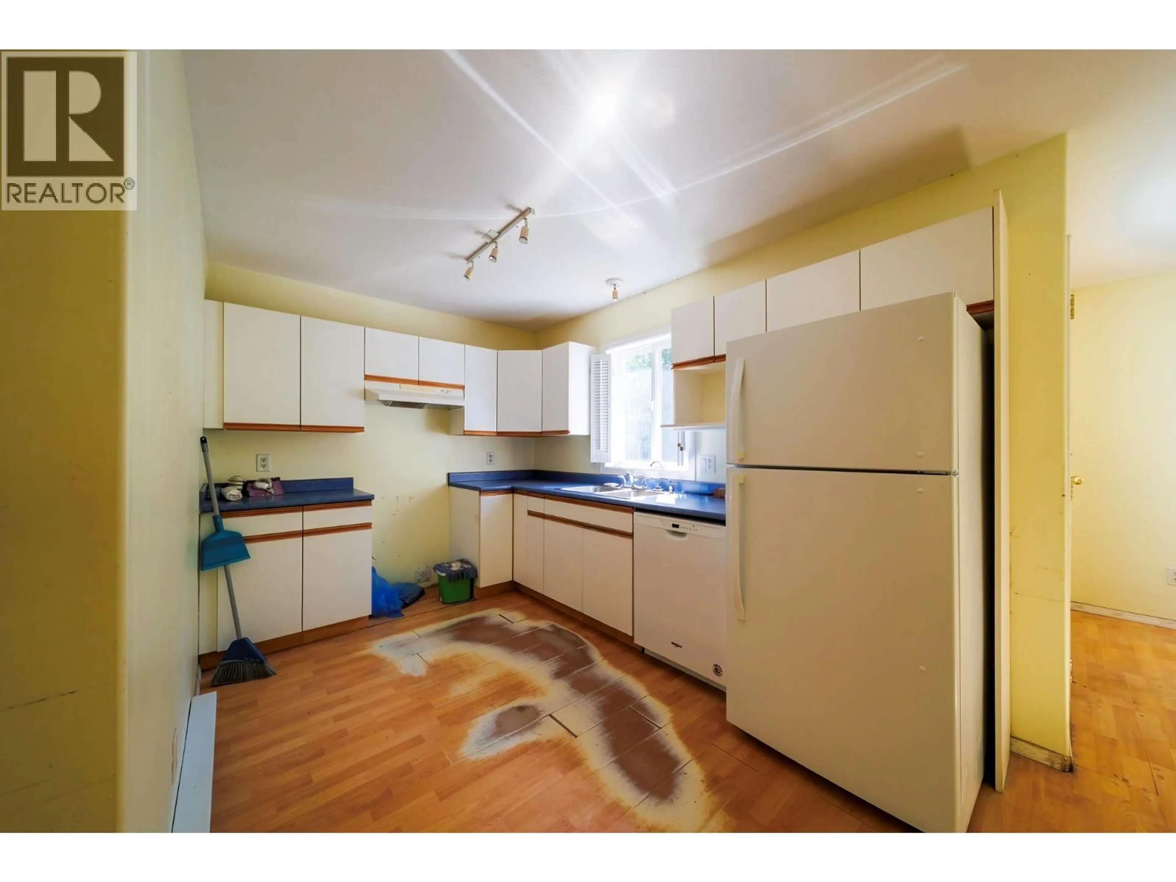 Standard kitchen, unknown for 4414 TREPANIER ROAD, Peachland British Columbia V0H1X3