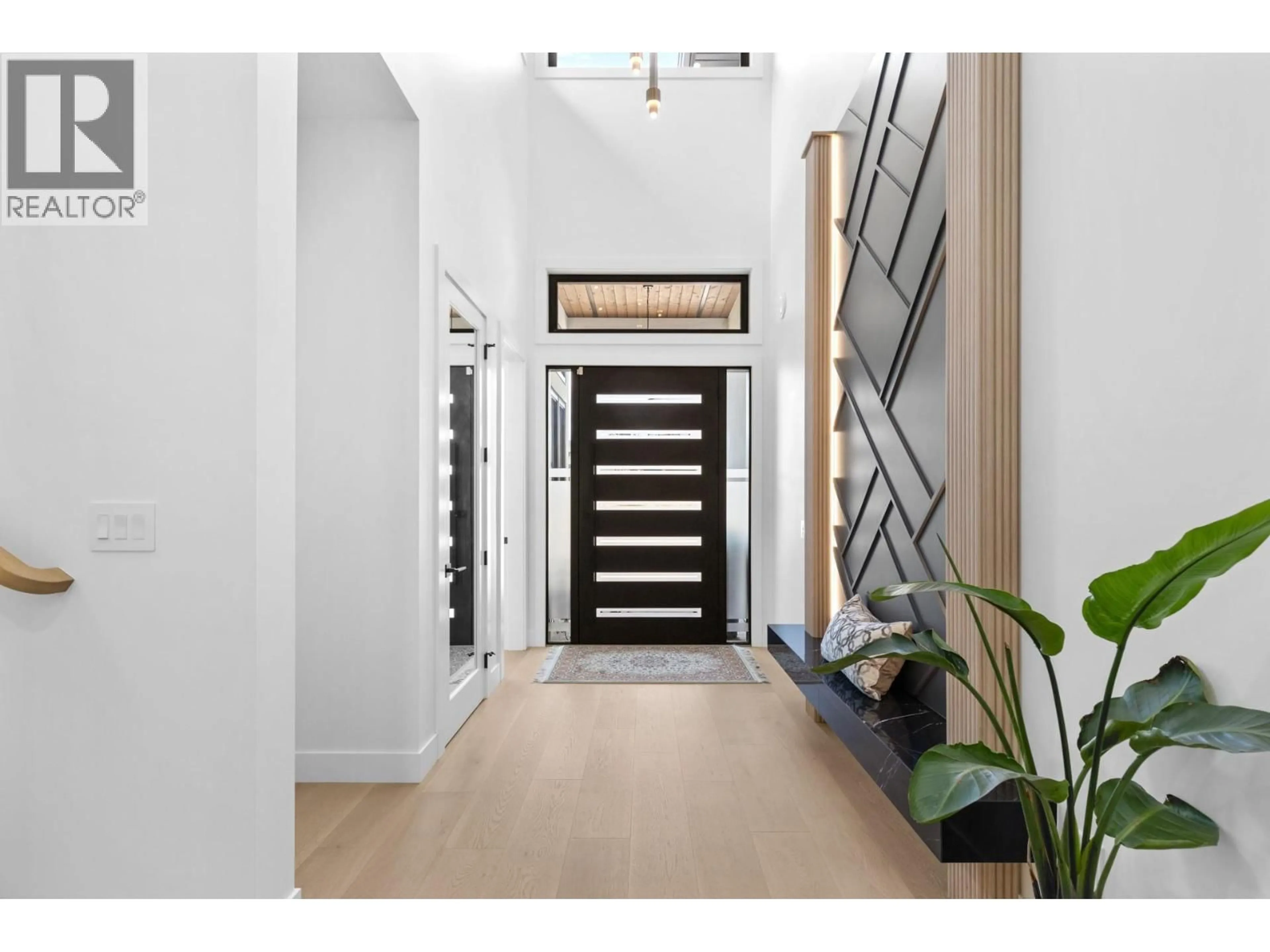 Indoor entryway for 437 VISION COURT, Kelowna British Columbia V1W0C4