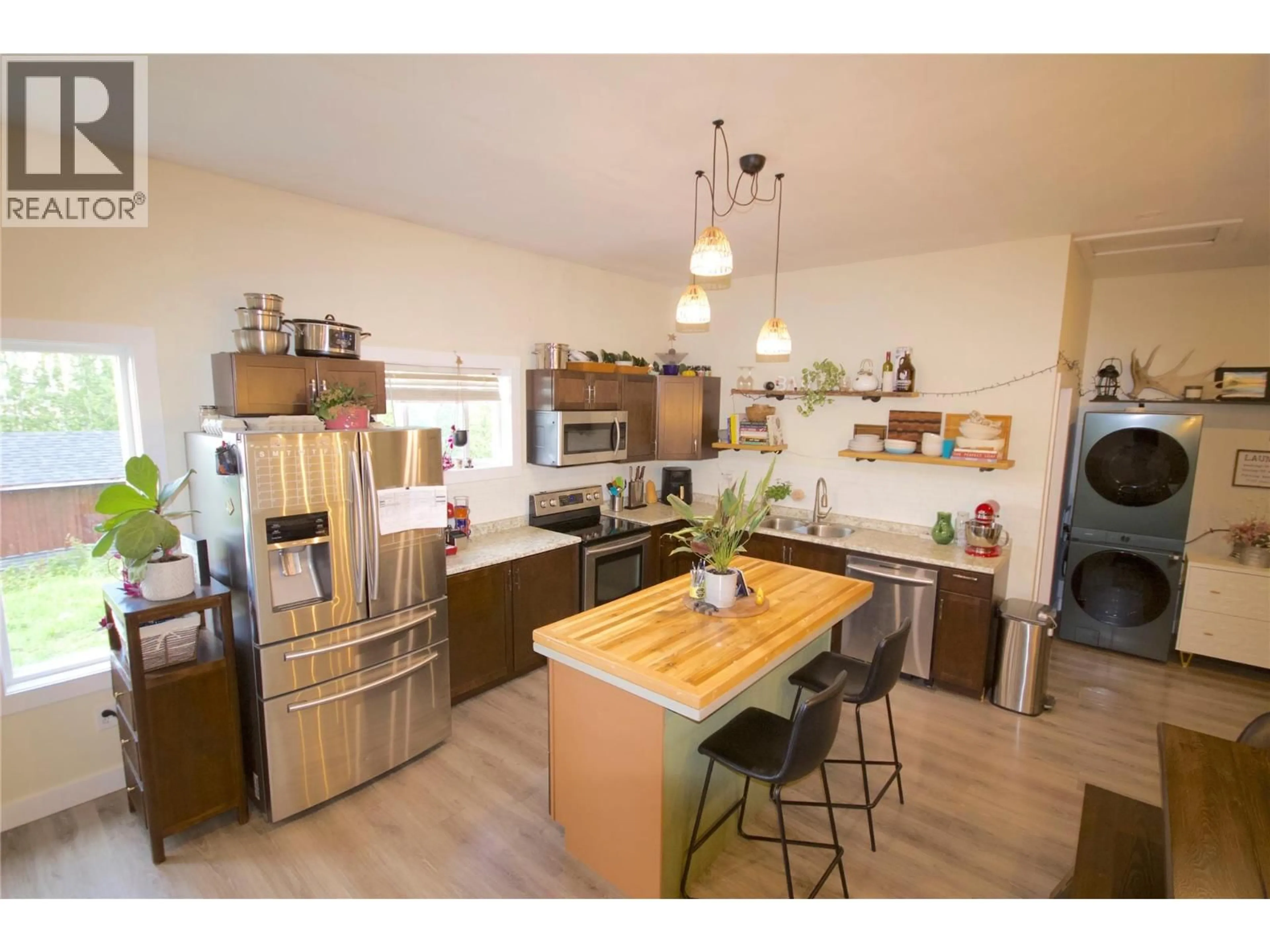 Open concept kitchen, wood/laminate floor for 184 DIAMOND WILLOW DRIVE, Dawson Creek British Columbia V1G1K8