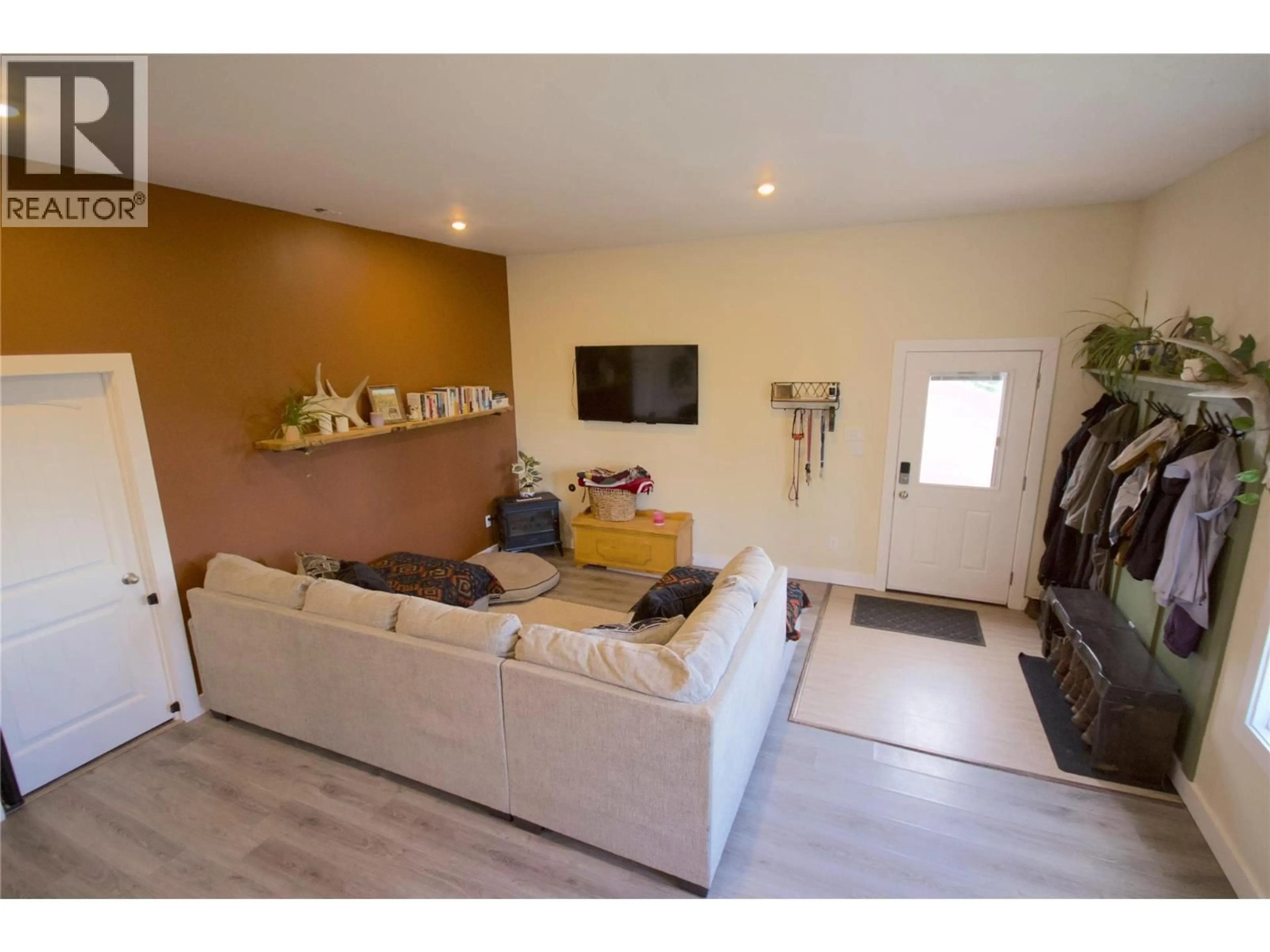 Living room with furniture, wood/laminate floor for 184 DIAMOND WILLOW DRIVE, Dawson Creek British Columbia V1G1K8