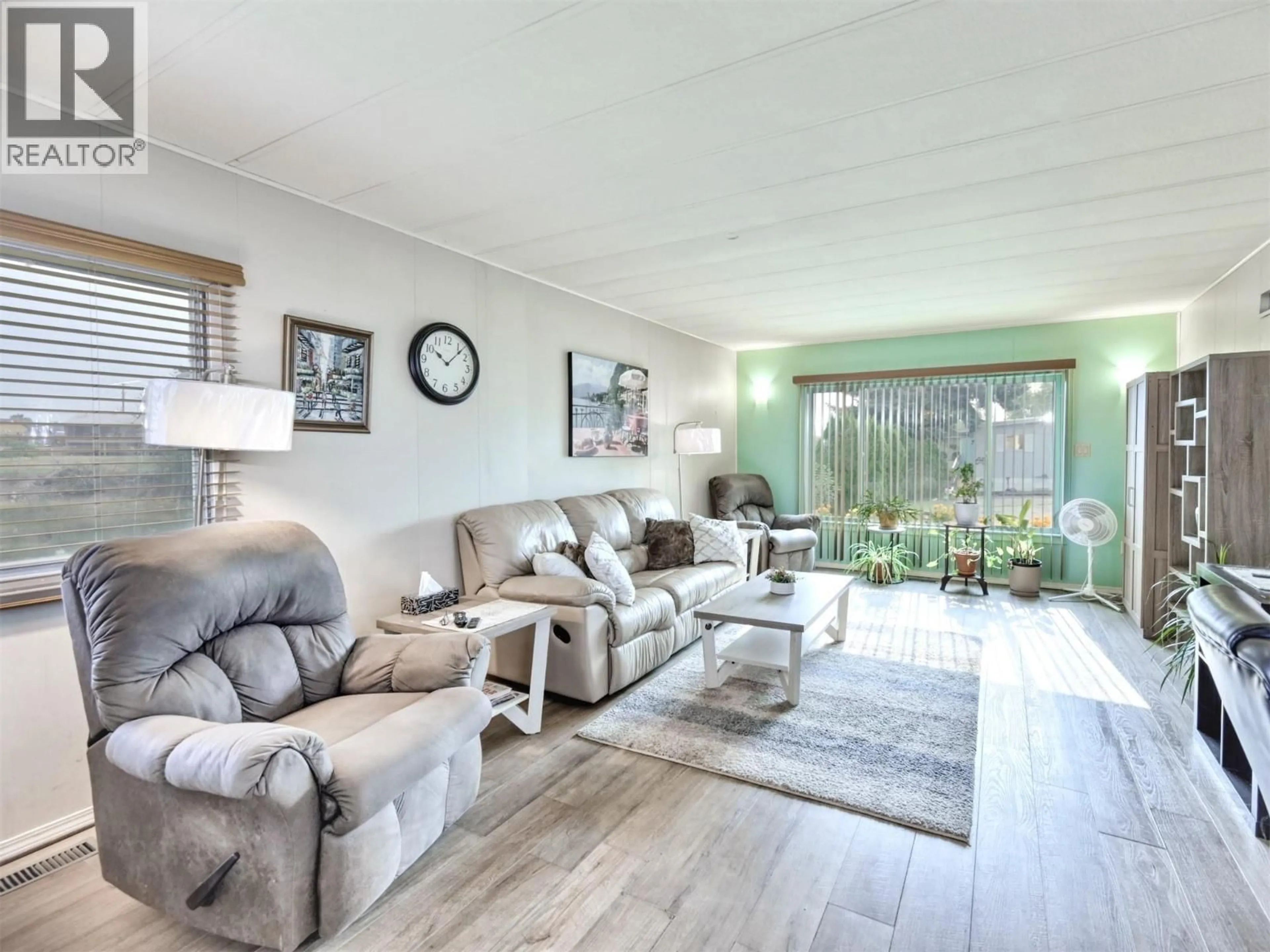 Living room with furniture, wood/laminate floor for 7 - 9106 MAIN STREET STREET, Osoyoos British Columbia V0H1V0