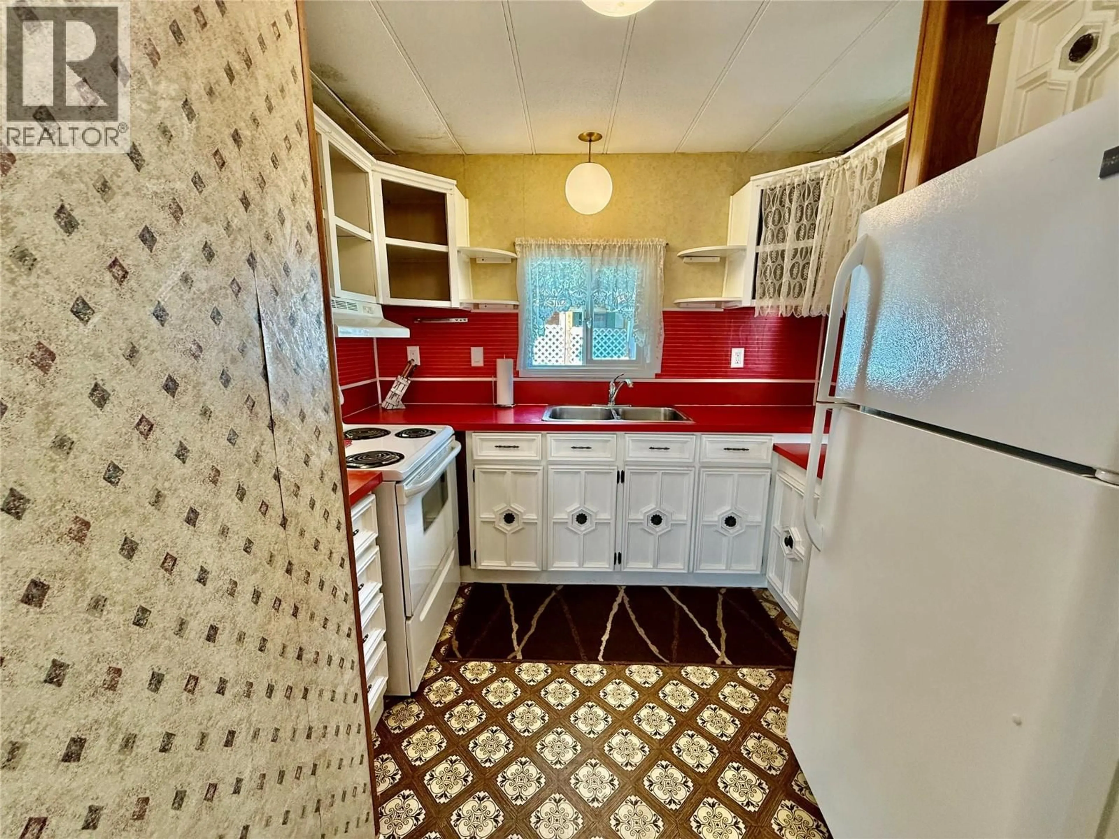 Standard kitchen, ceramic/tile floor for 5 - 469 MAIN STREET, Sicamous British Columbia V0E2V1