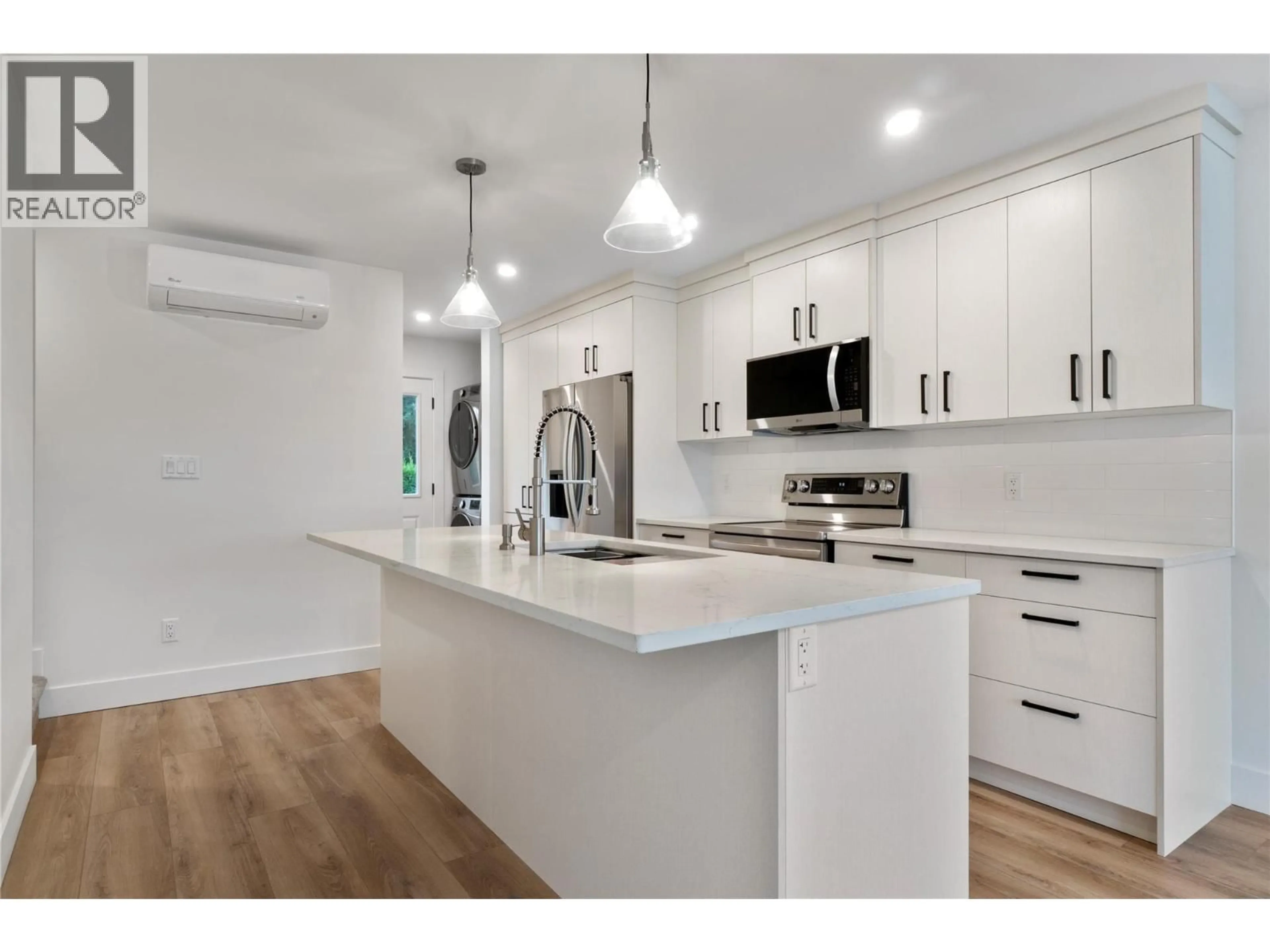 Open concept kitchen, unknown for 19 - 981 12 STREET SOUTHEAST, Salmon Arm British Columbia V1E2C8