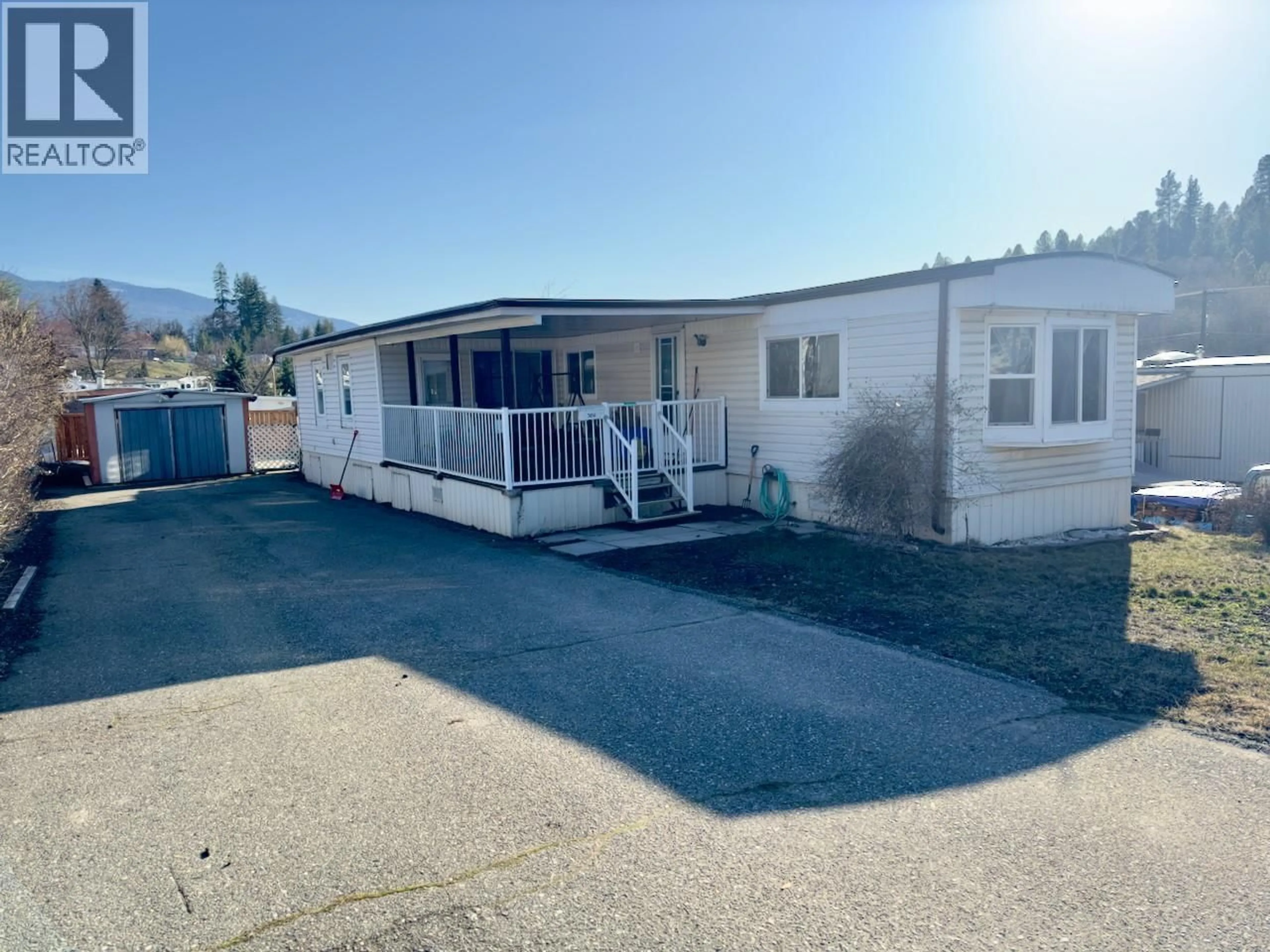 A pic from outside/outdoor area/front of a property/back of a property/a pic from drone, street for 506 GUILDFORD COURT, Coldstream British Columbia V1B2E3