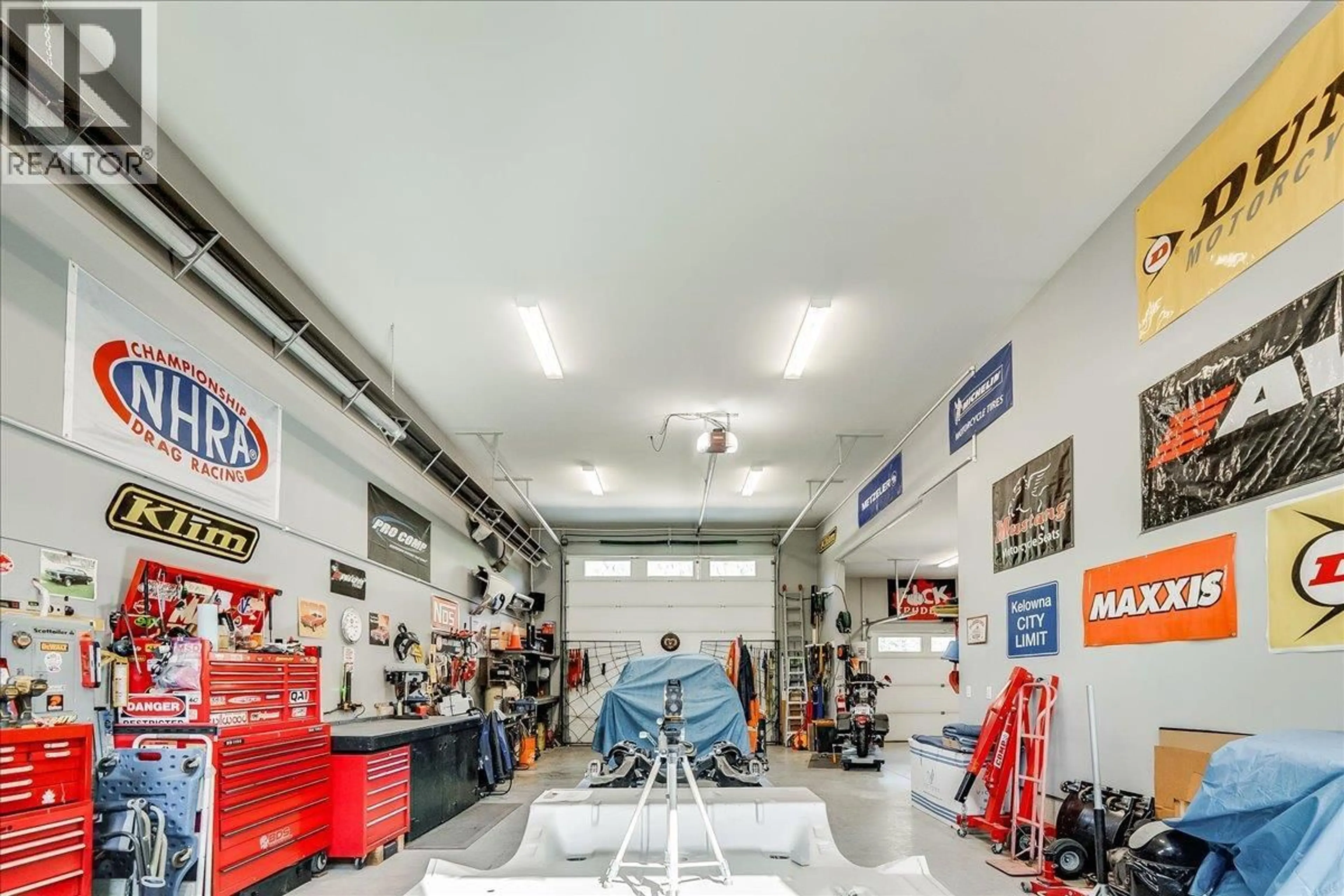 Indoor garage for 1606 TOWER RIDGE ROAD, Castlegar British Columbia V1N4W7