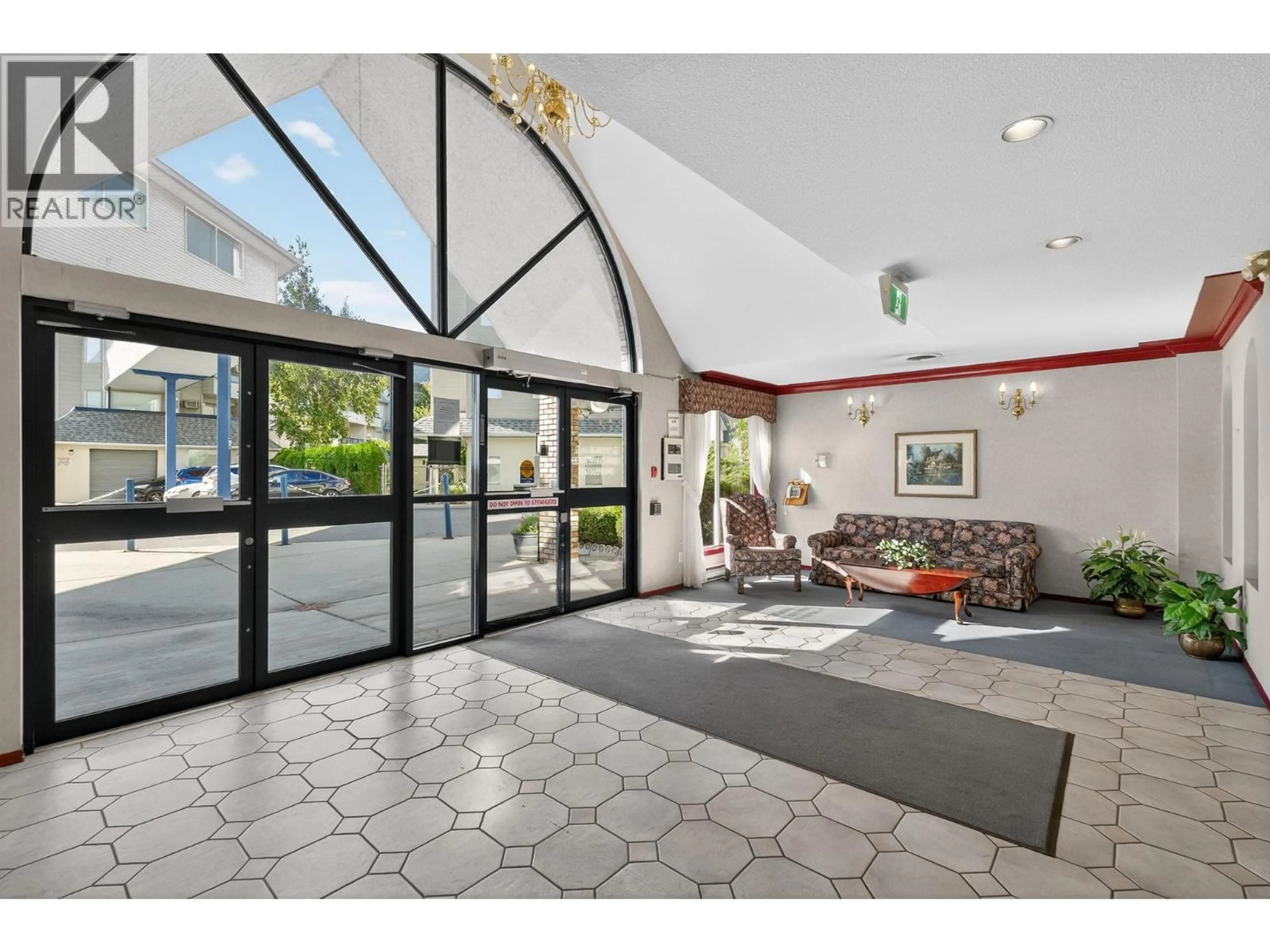 Indoor foyer for 308 - 877 KLO ROAD, Kelowna British Columbia V1Y9R1