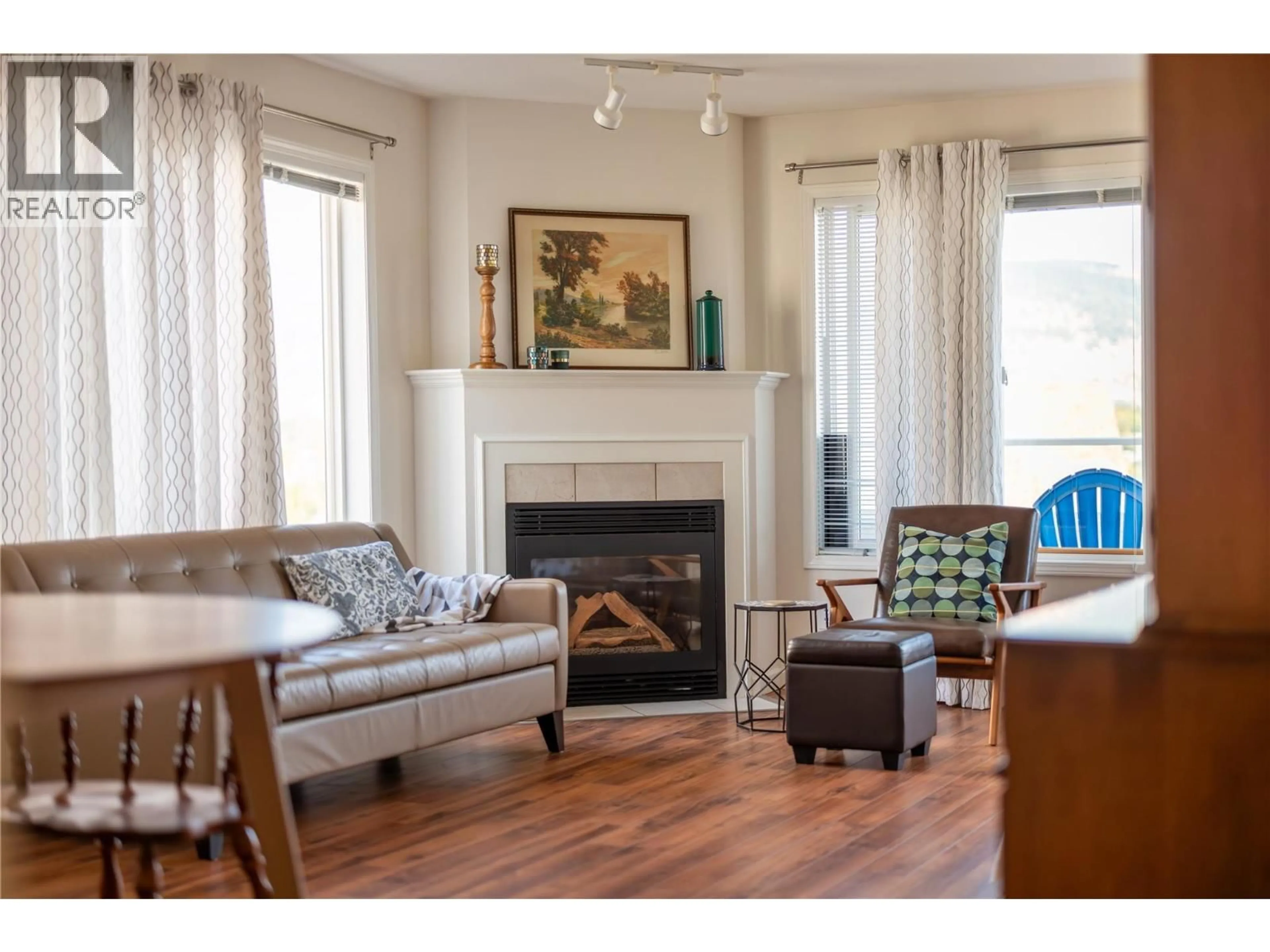 Living room with furniture, wood/laminate floor for 210 - 3320 CENTENNIAL DRIVE, Vernon British Columbia V1T9M4