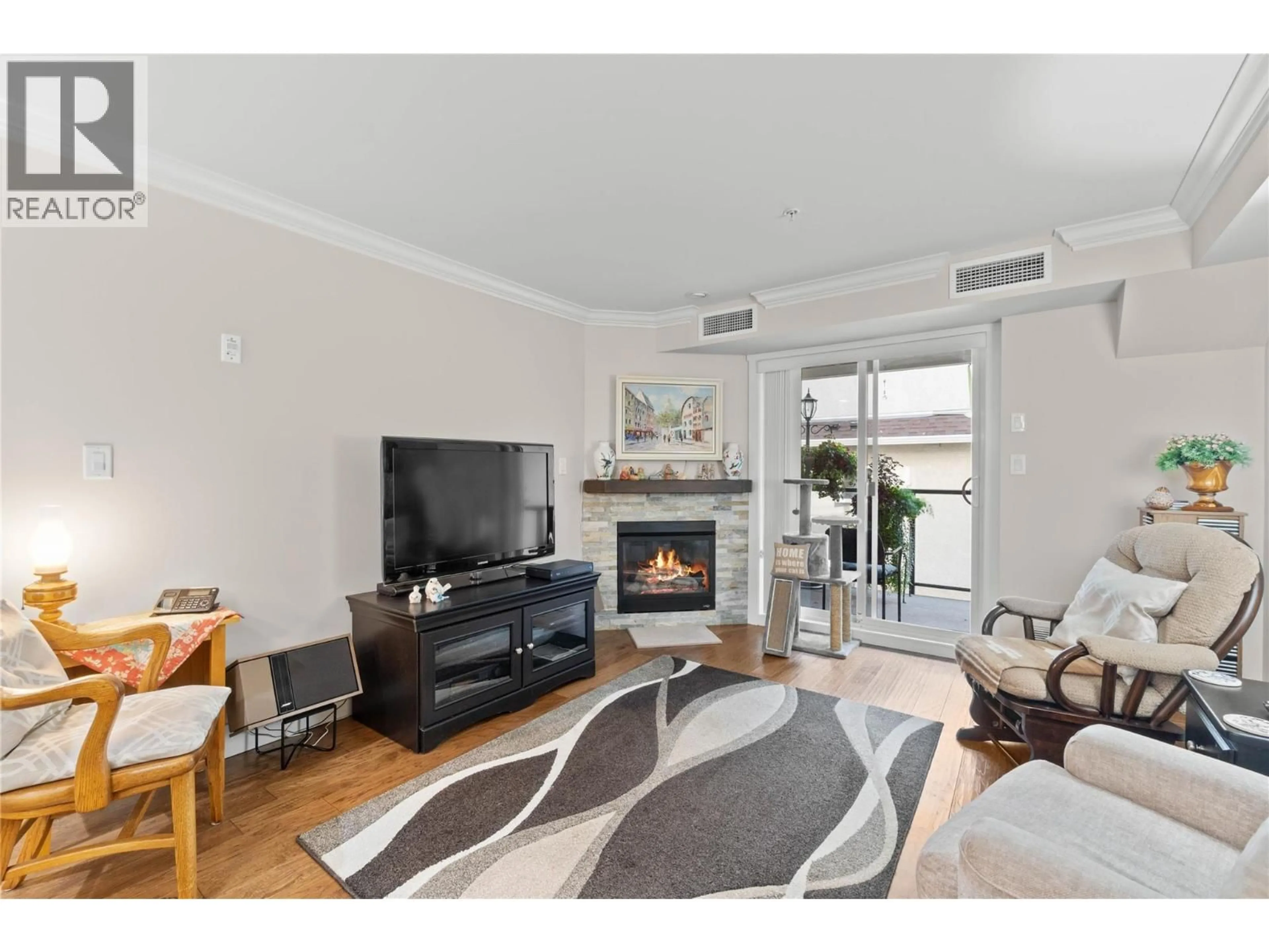 Living room with furniture, wood/laminate floor for 304 - 330 4 AVENUE SOUTHEAST, Salmon Arm British Columbia V0E0E2