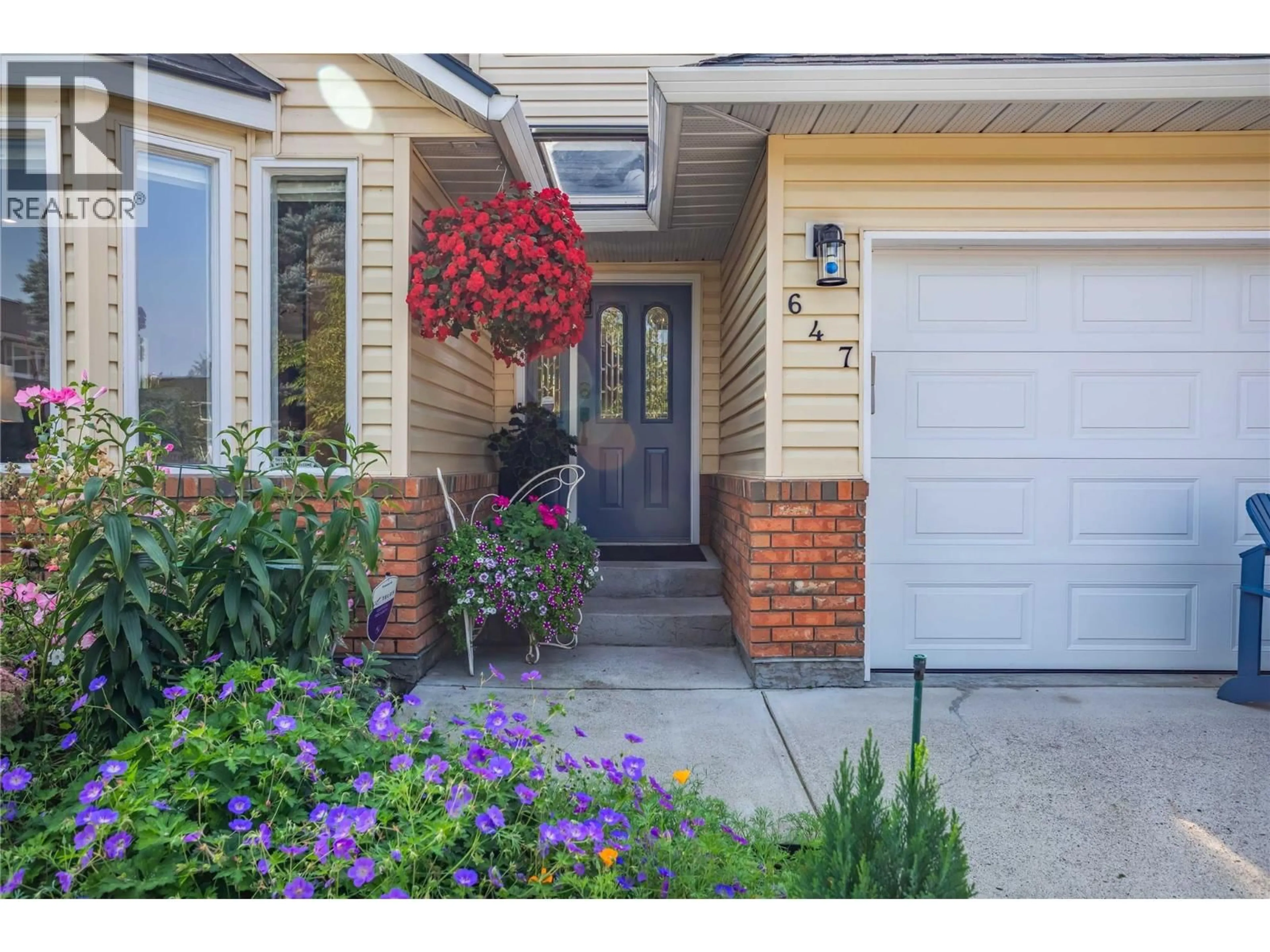 Indoor entryway for 647 PIMLICO ROAD, Kelowna British Columbia V1W2Z2
