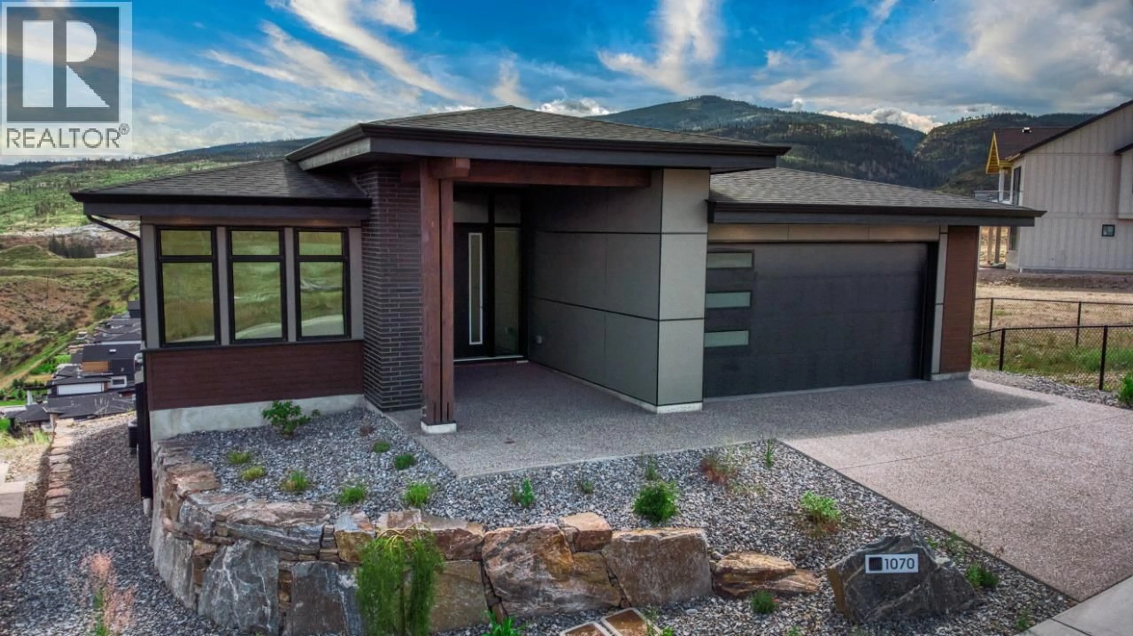 Home with vinyl exterior material, mountain view for 1070 EMSLIE STREET, Kelowna British Columbia V1W0C3
