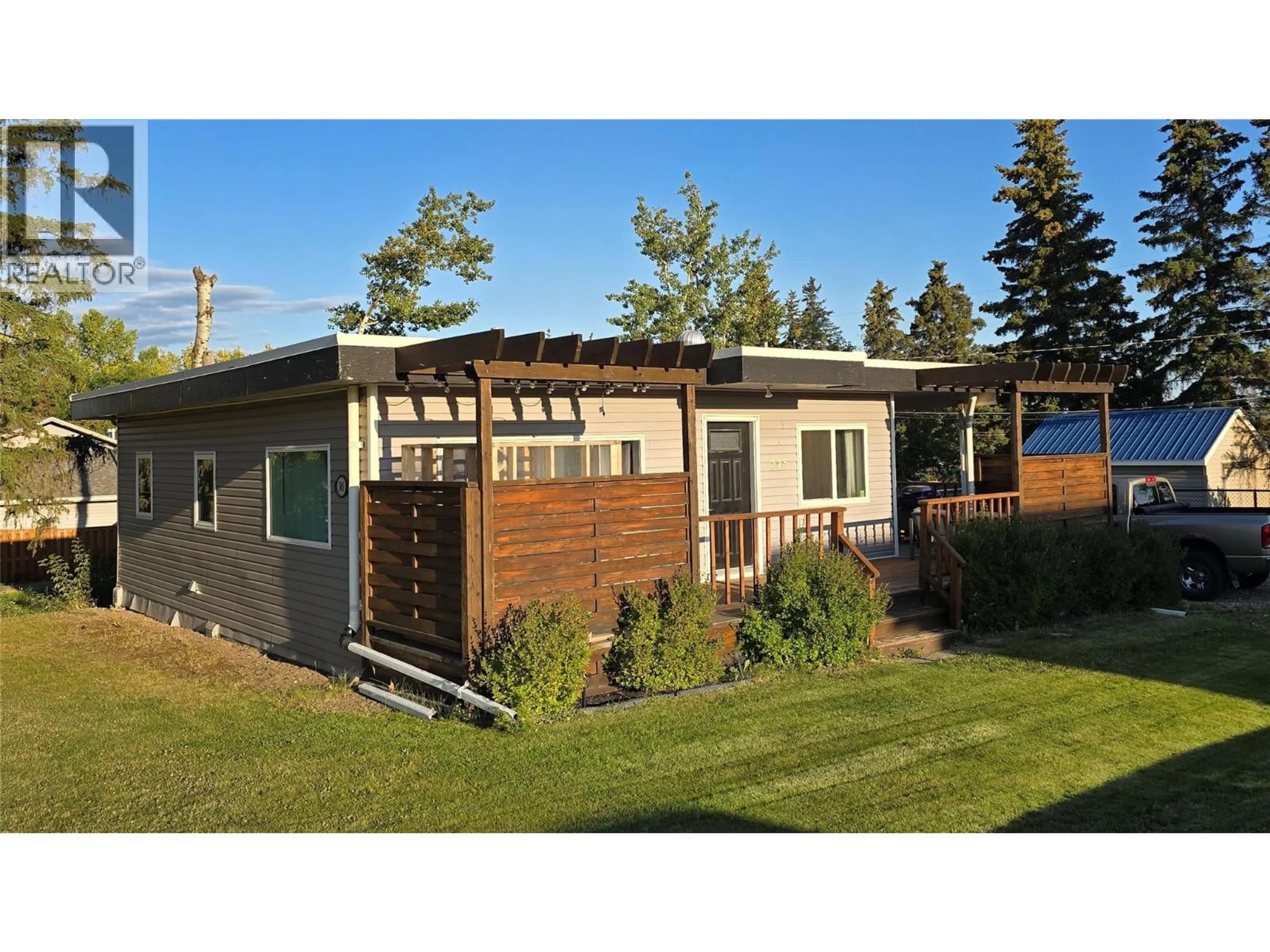 Home with vinyl exterior material, building for 345 99 AVENUE, Dawson Creek British Columbia V1G1T1