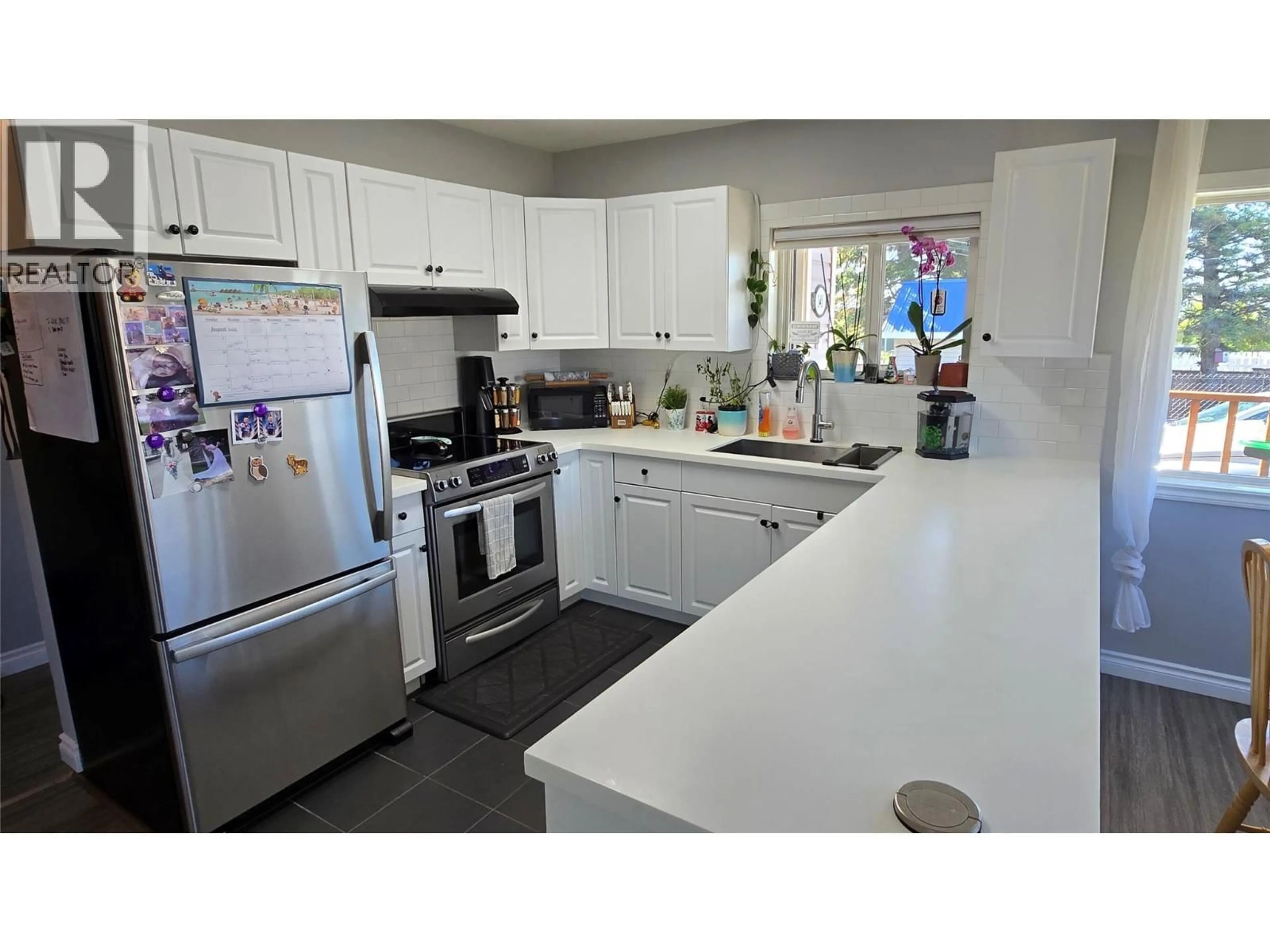Standard kitchen, unknown for 345 99 AVENUE, Dawson Creek British Columbia V1G1T1