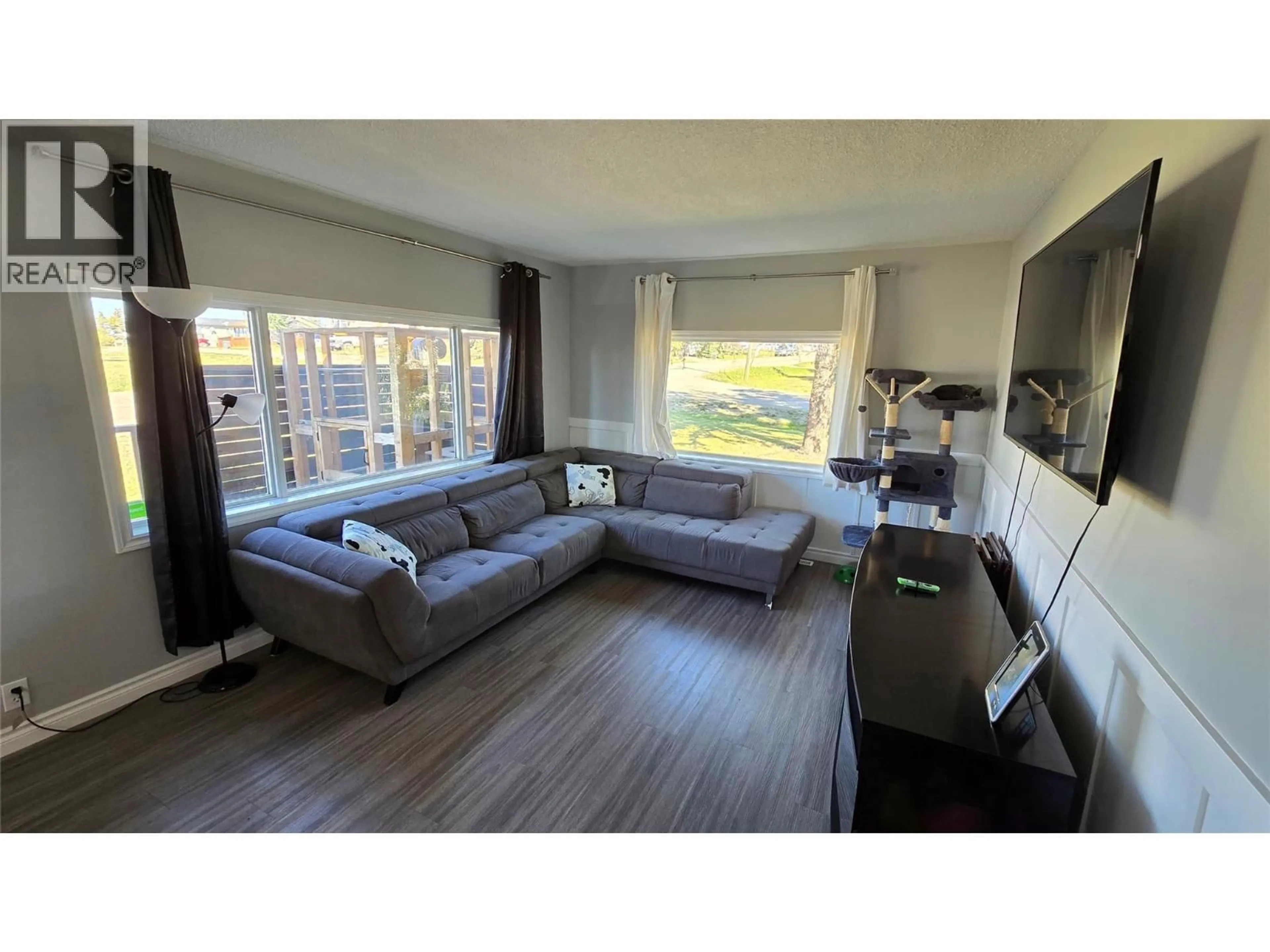 Living room with furniture, wood/laminate floor for 345 99 AVENUE, Dawson Creek British Columbia V1G1T1