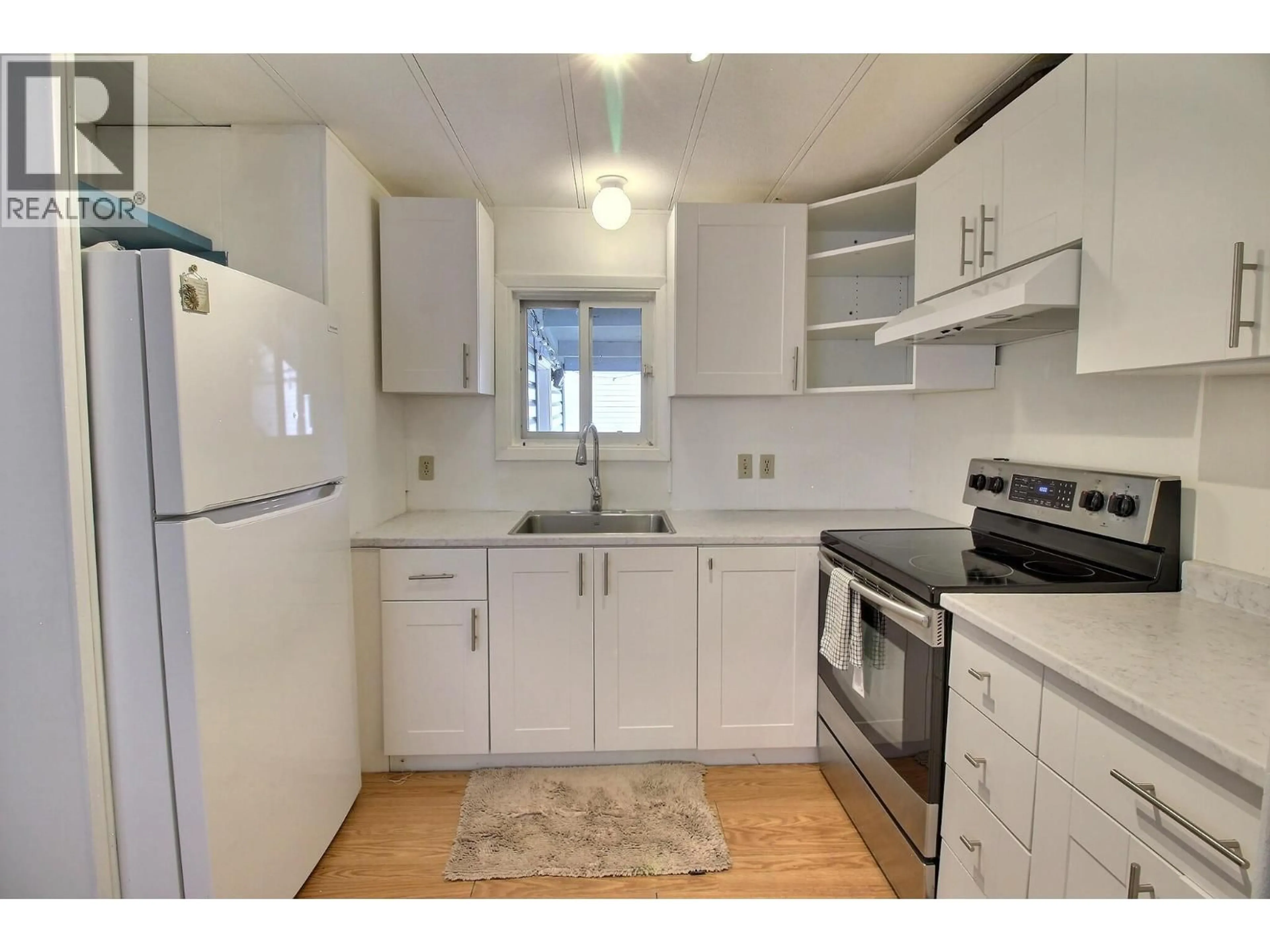 Standard kitchen, unknown for 1040 9 AVENUE NORTH, Golden British Columbia V0A1H2